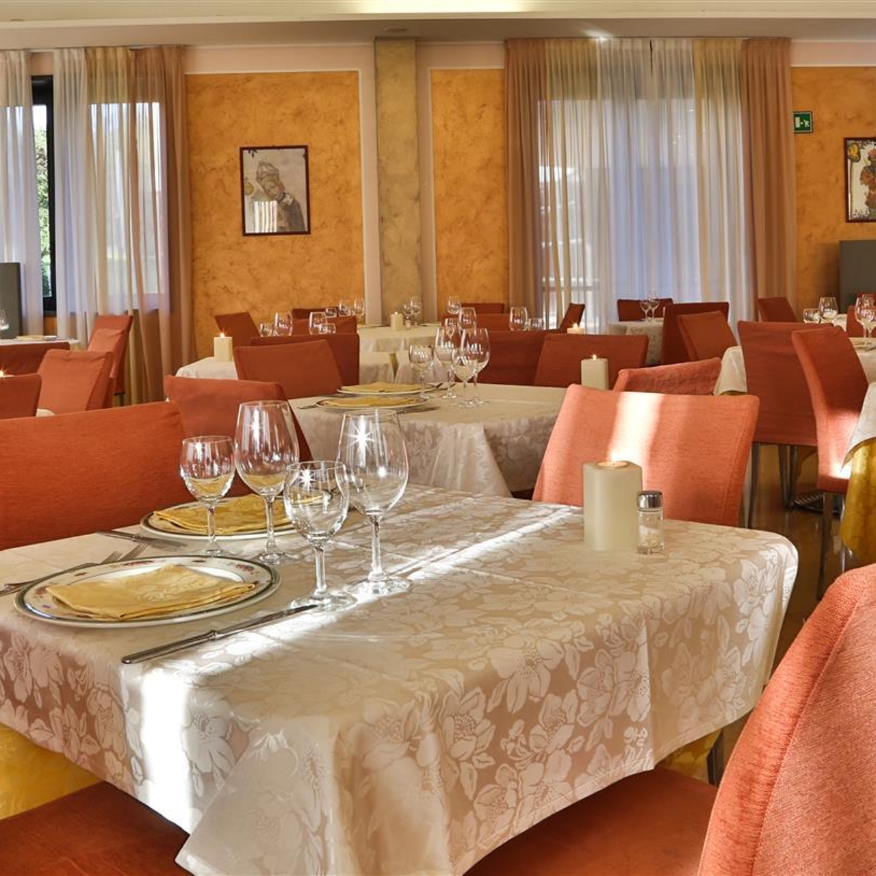 Hotel Best Western Cavalieri della Corona - 4 HRS star hotel in Cardano al  Campo (Lombardy)