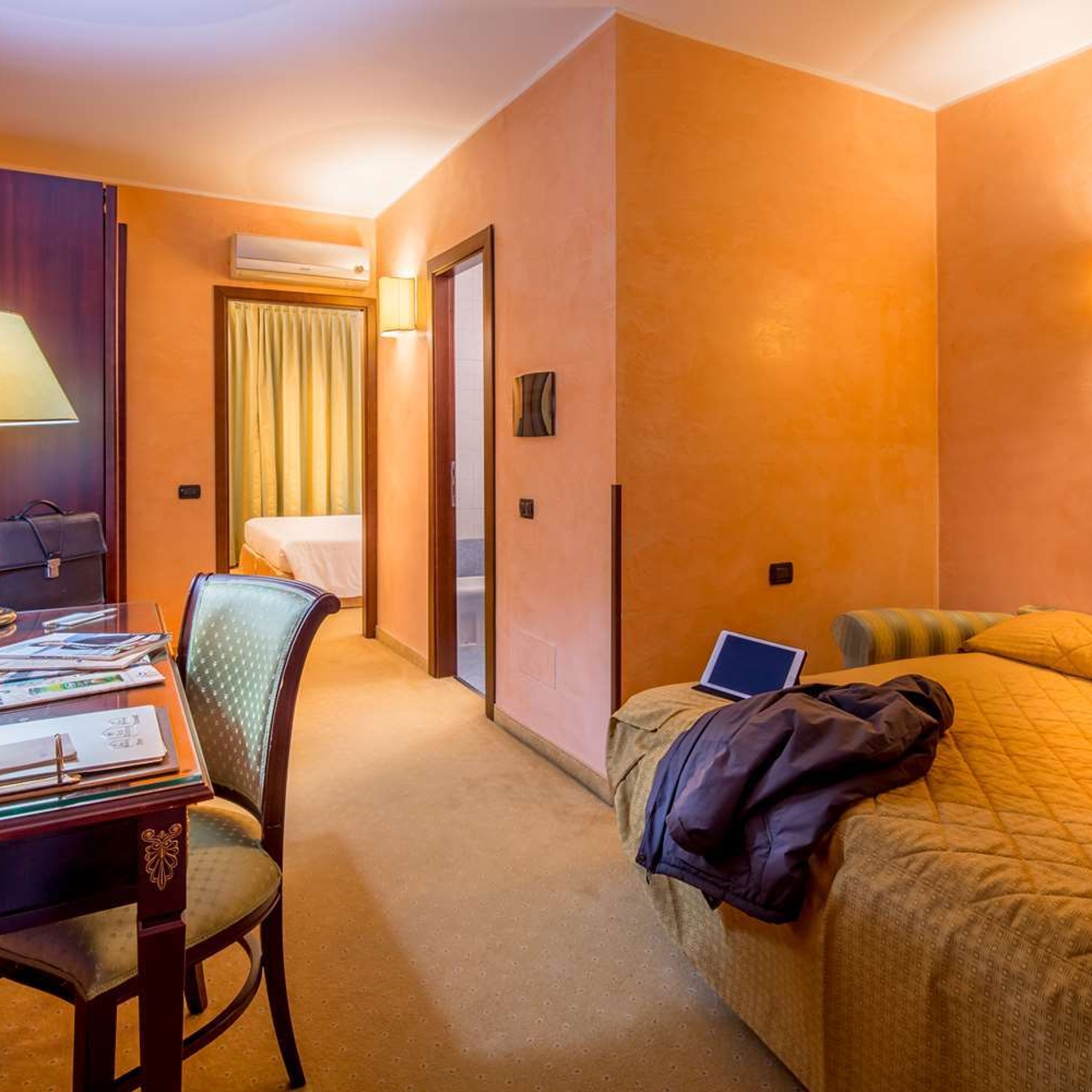 Hotel Best Western Cavalieri della Corona - 4 HRS star hotel in Cardano al  Campo (Lombardy)