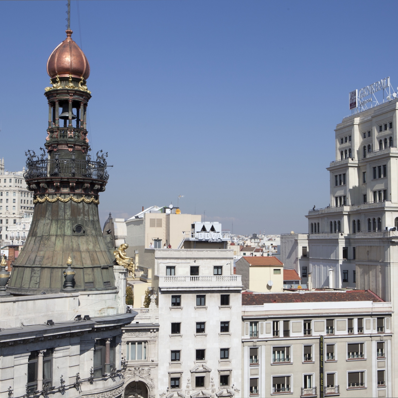 Hotel Quatro Puerta del Sol en Madrid en HRS con servicios gratuitos