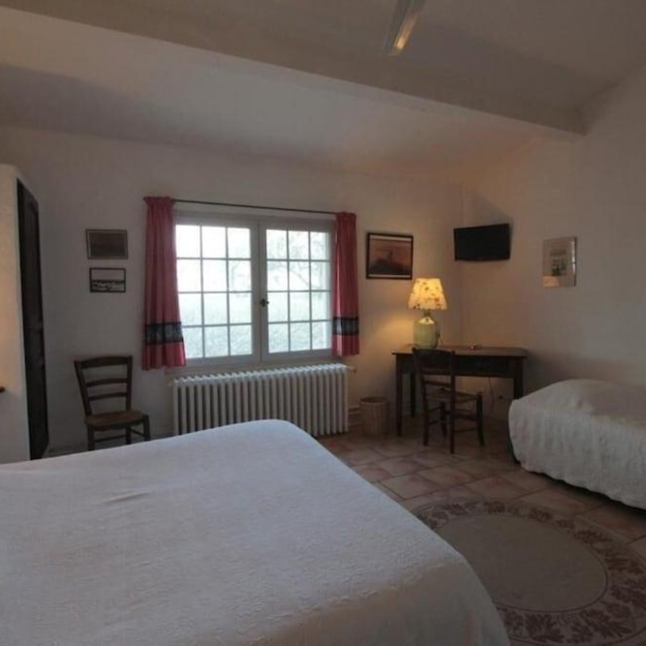 Hotel Cacharel - Saintes-Maries-de-la-Mer presso HRS con servizi gratuiti