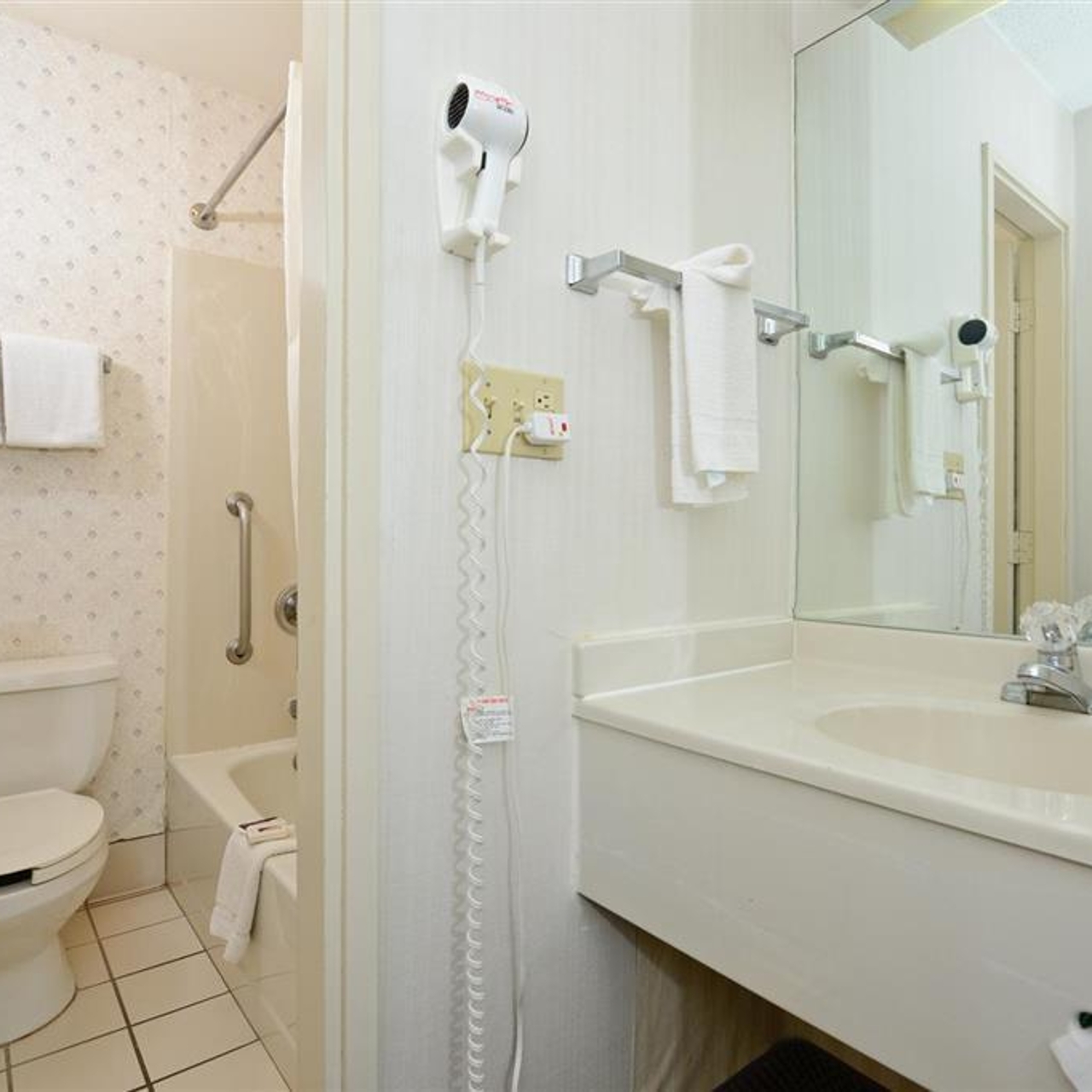 Americas Best Value Inn and Suites Overland Park/Kansas City ...