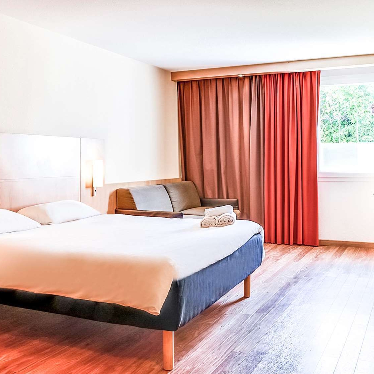 Hotel Ibis Salon De Provence Sud In Salon De Provence Provence