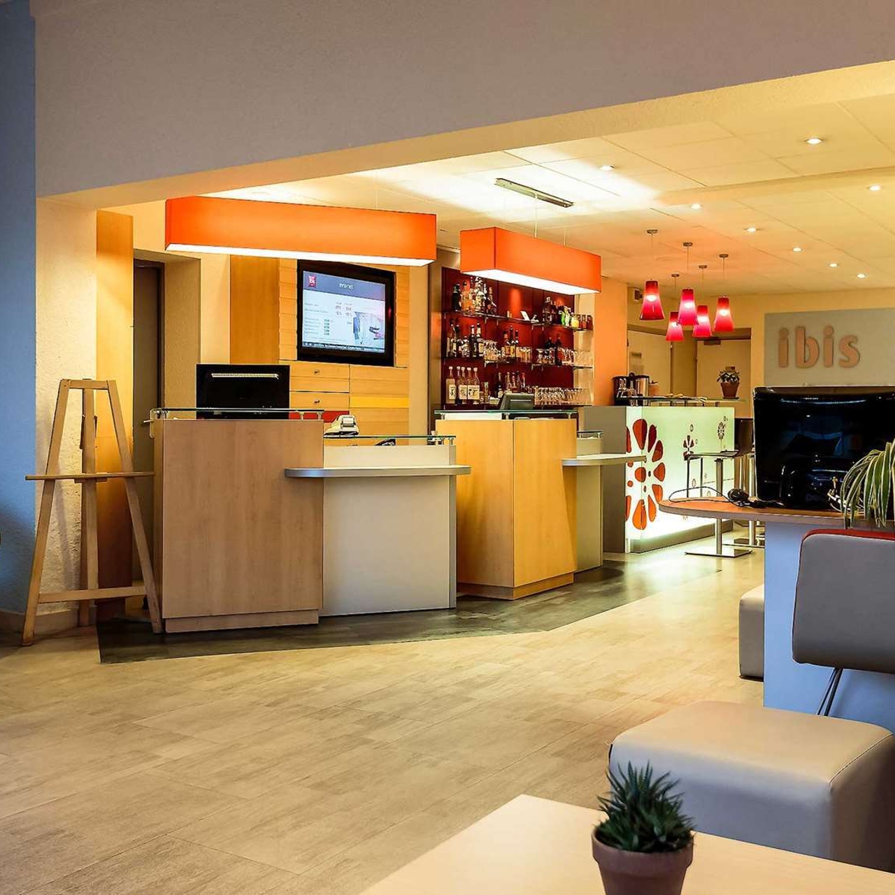 Hotel ibis Clermont-Ferrand Sud Carrefour Herbet - 3 HRS star hotel in  Clermont-Ferrand (Auvergne)