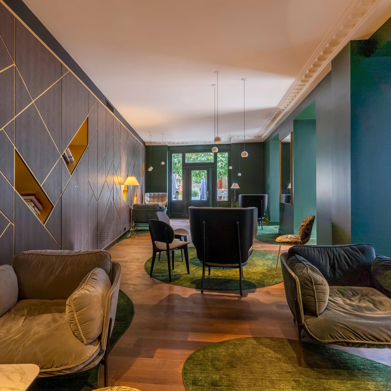 Hôtel Aigle Noir - 4 HRS star hotel in Fontainebleau (Île-de-France)