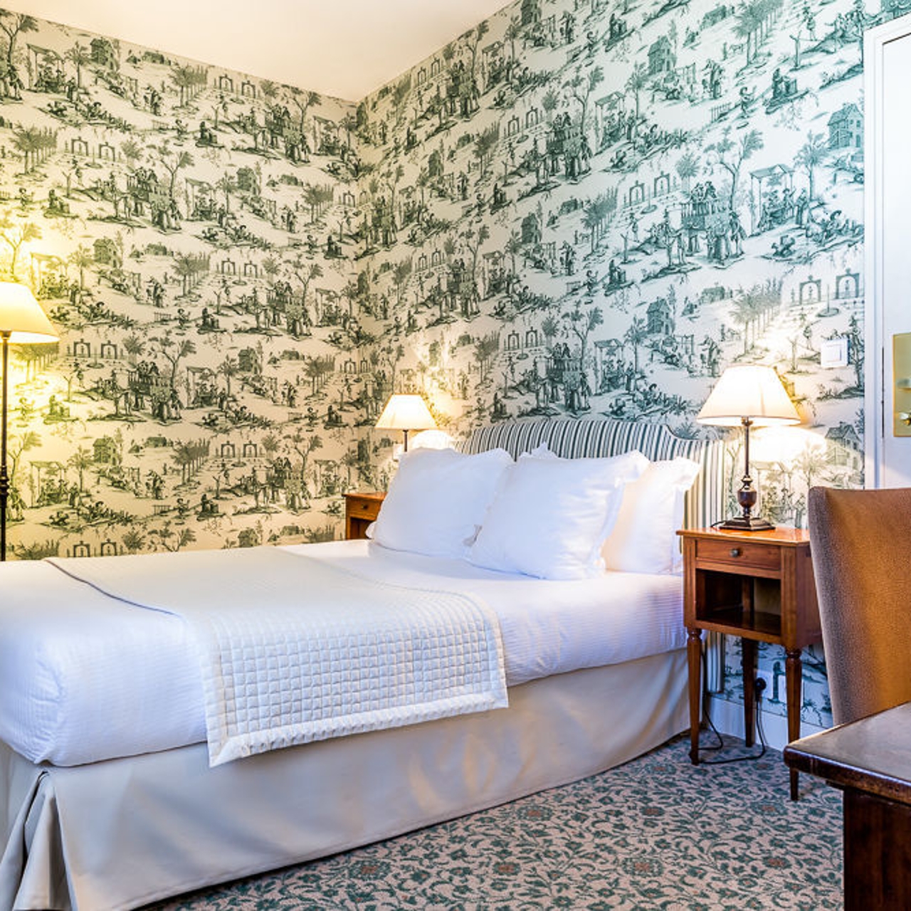 Hôtel Aigle Noir - 4 HRS star hotel in Fontainebleau (Île-de-France)