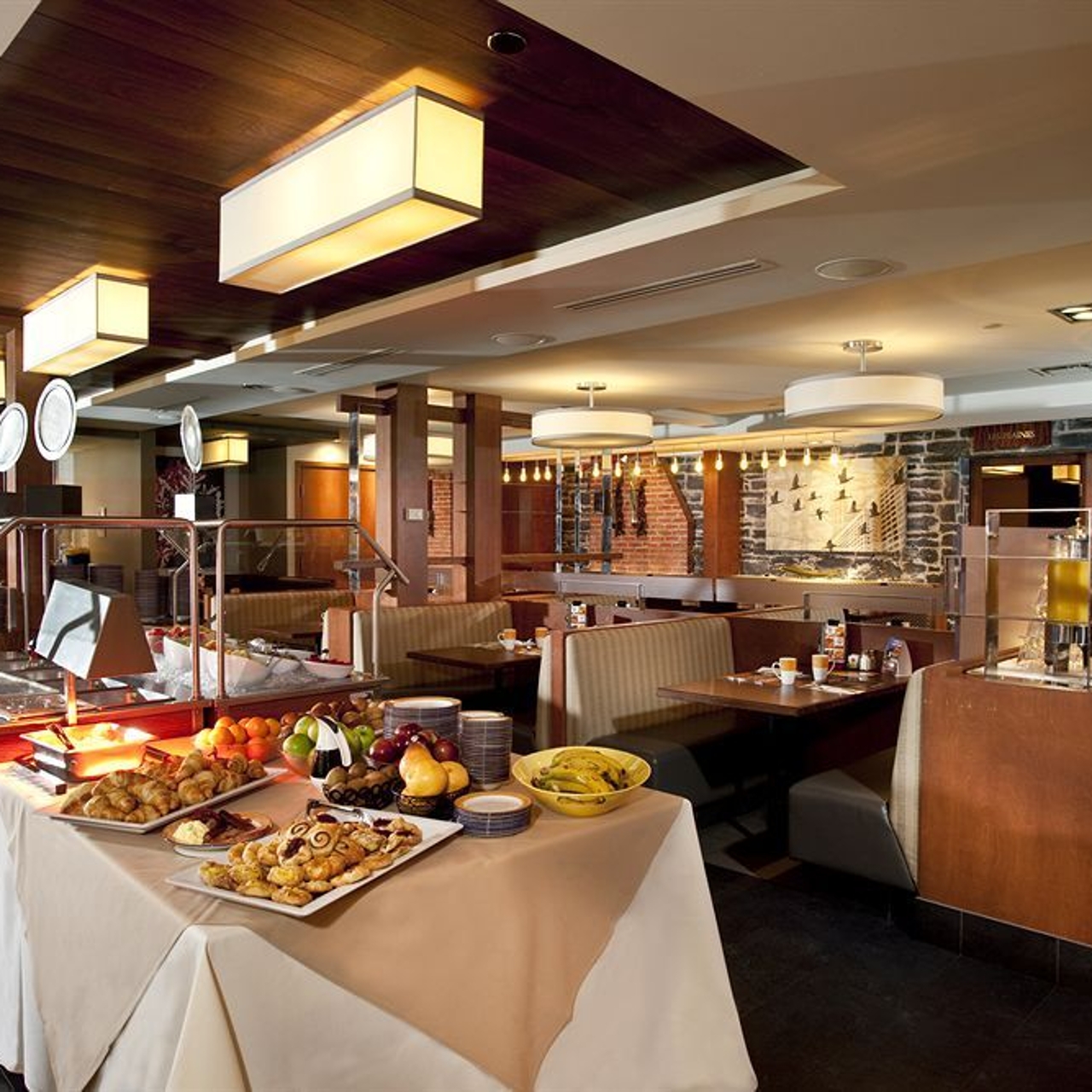 Hotel Chateau Laurier Quebec Canada At Hrs With Free Services