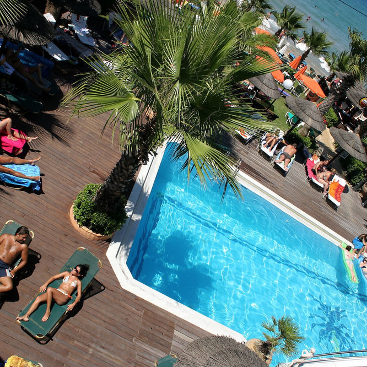phoenix beach hotel tsilivi