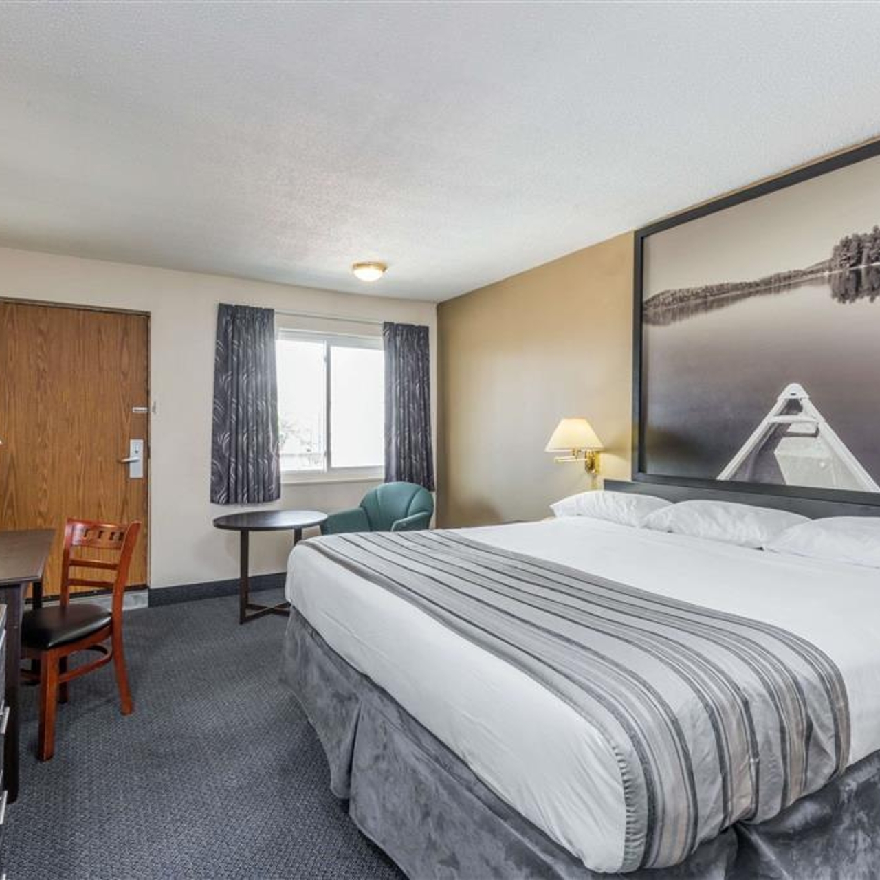 hotel super 8 guelph canada at hrs with free services