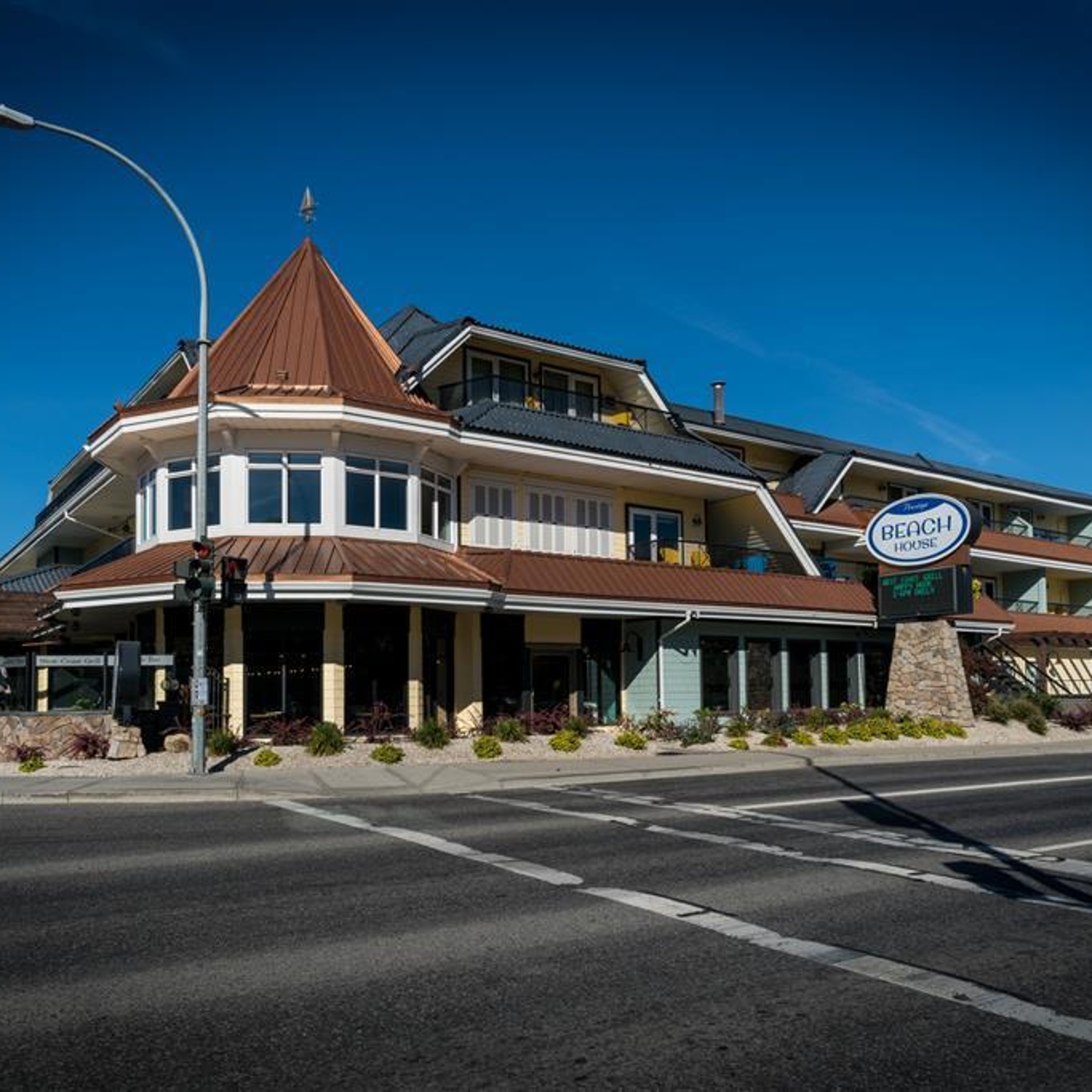 hotel prestige beach house kelowna bw premier canada at hrs with free services