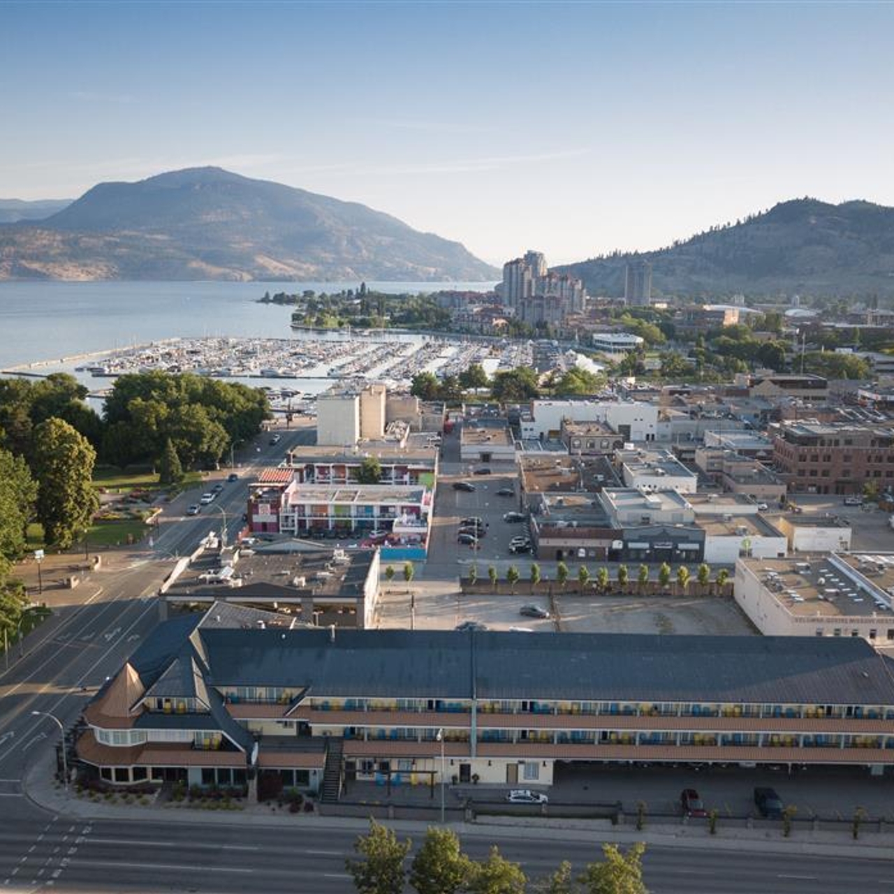 hotel prestige beach house kelowna bw premier canada at hrs with free services