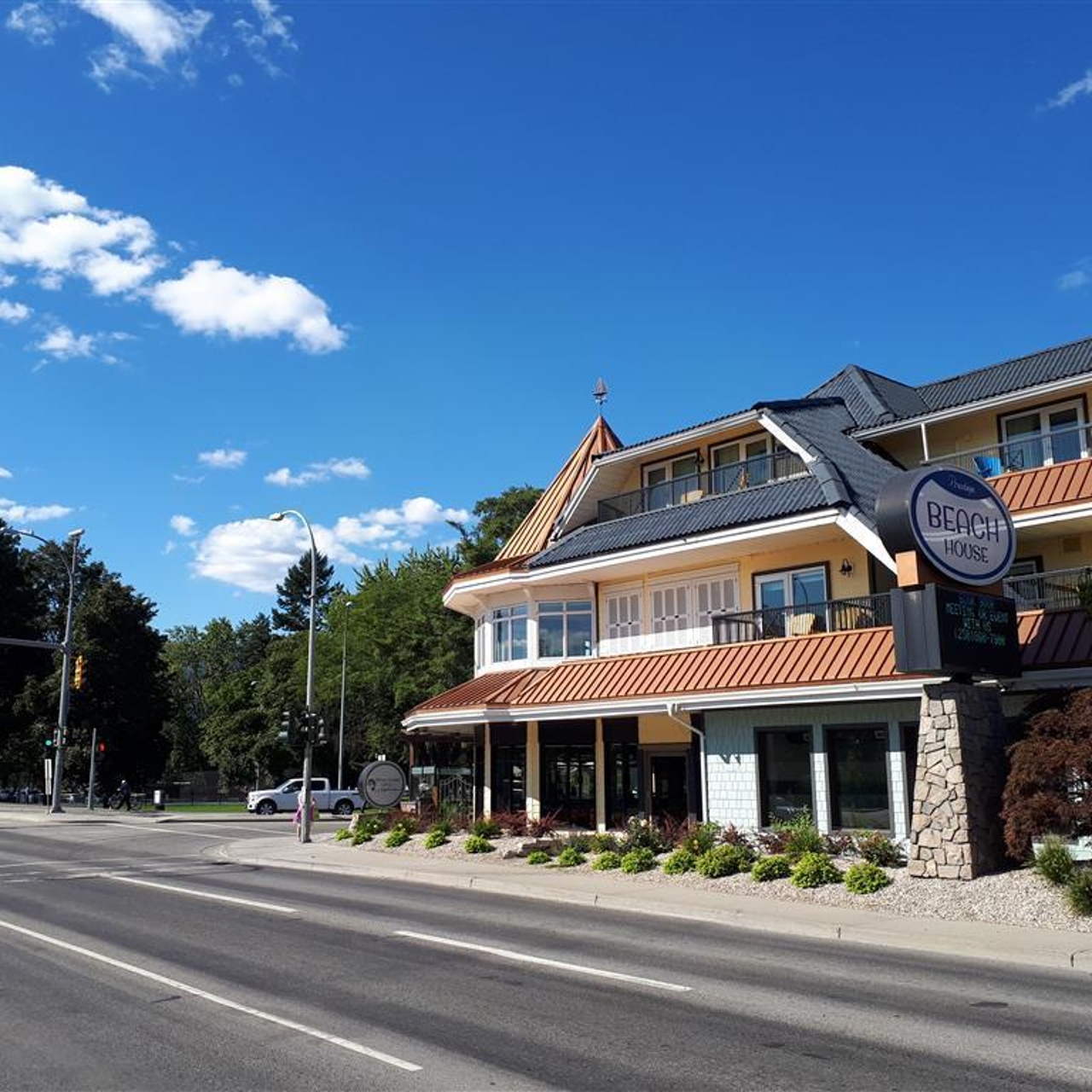 hotel prestige beach house kelowna bw premier canada at hrs with free services