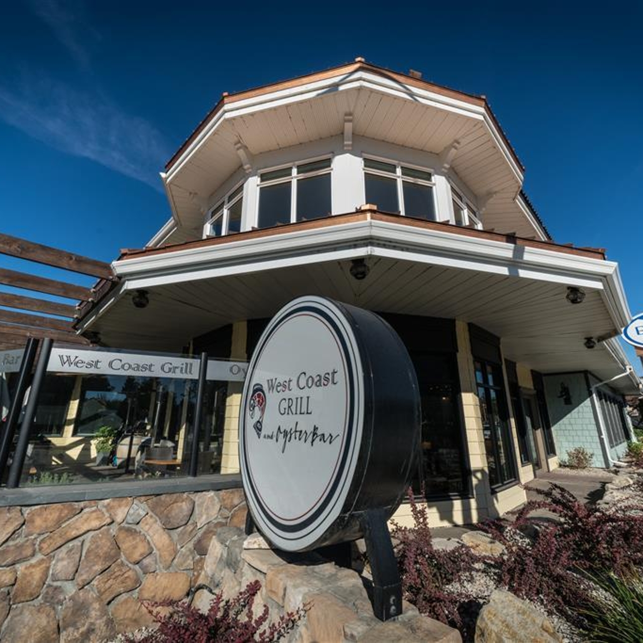 hotel prestige beach house kelowna bw premier canada at hrs with free services