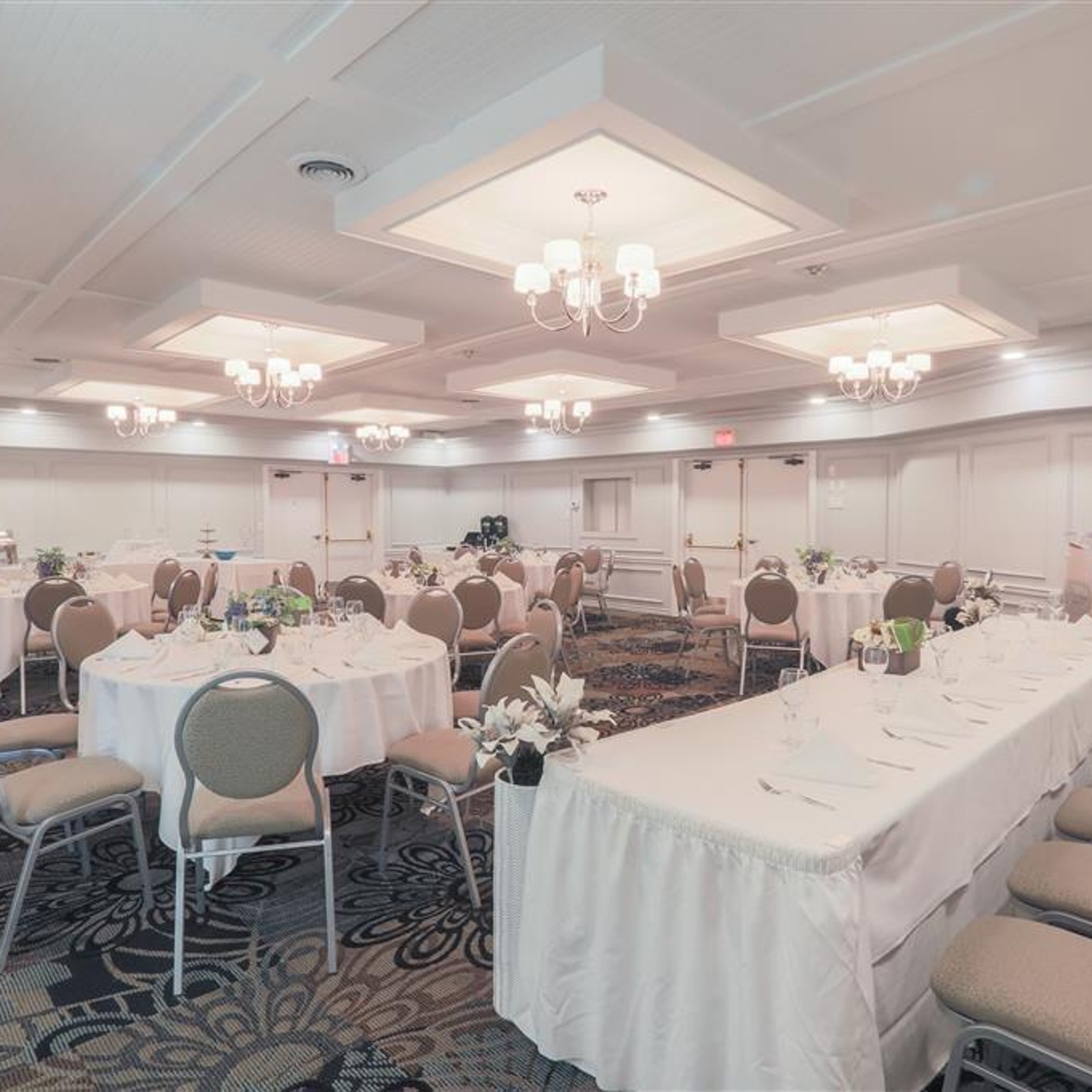 hotel prestige beach house kelowna bw premier canada at hrs with free services