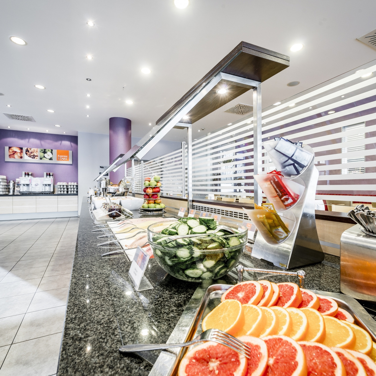 Holiday Inn Express Berlin City Centre Berlin Bei Hrs Gunstig Buchen