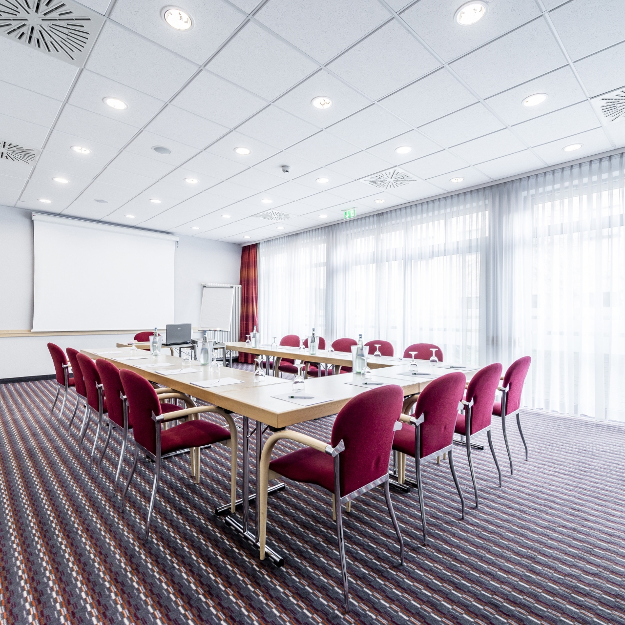 Holiday Inn Express Berlin City Centre Berlin Bei Hrs Gunstig Buchen