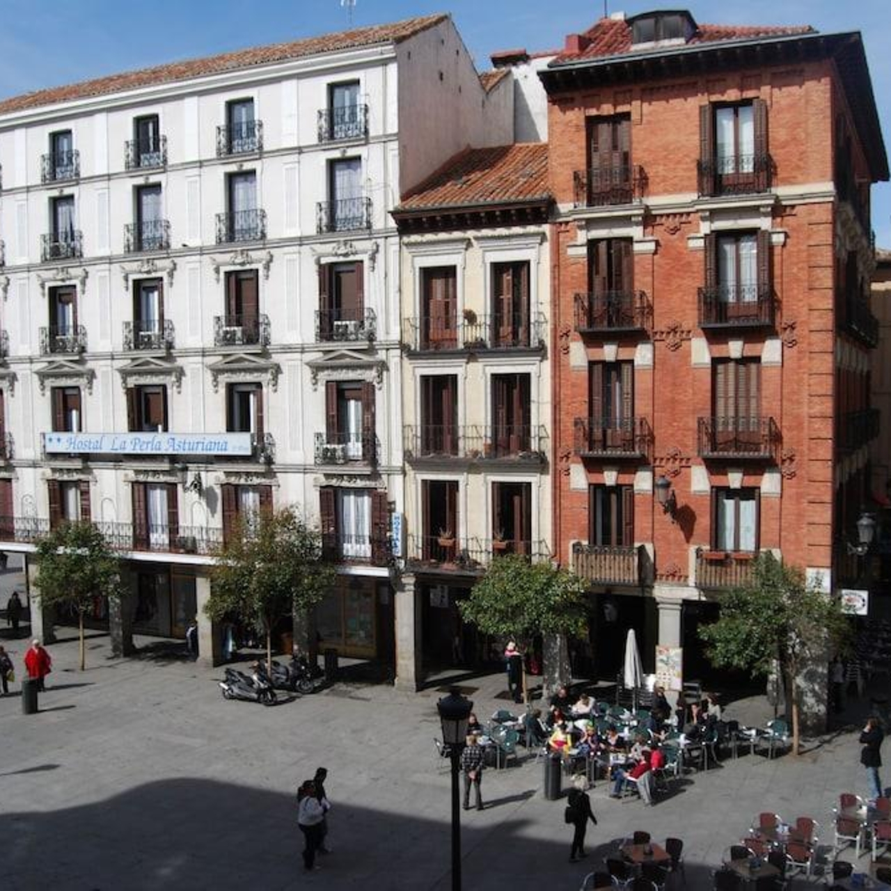 Hotel La Perla Asturiana Hostal en Madrid en HRS con servicios gratuitos