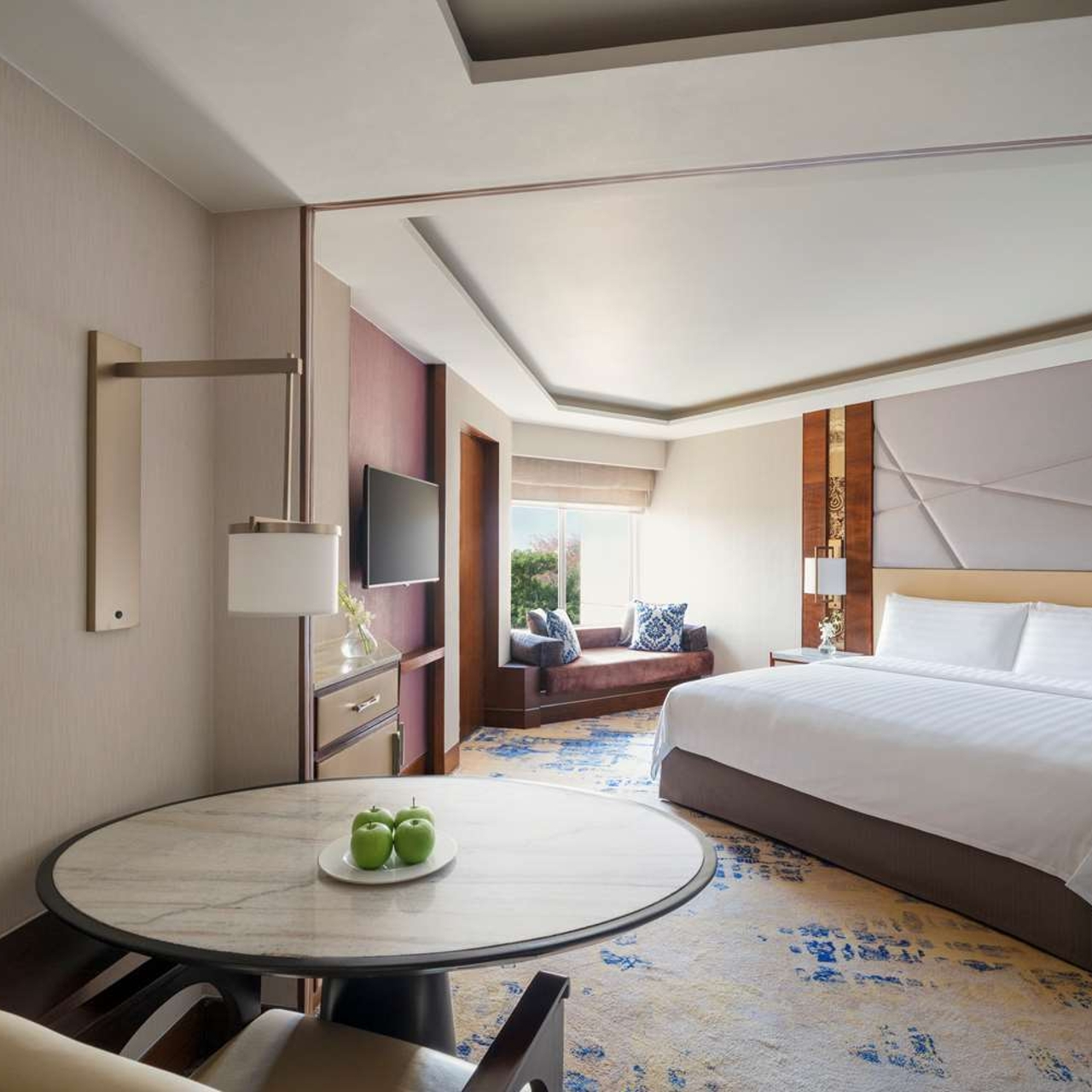 Shangri La Eros Hotel 5 Hrs Star Hotel In Delhi National Capital Territory Of Delhi Shangri las eros hotel is a luxury business hotel in connaught place area in new delhi around all commercial and 320 well equipped rooms categorised as superior room, deluxe room, premier room shangri las eros hotel is featuring in recommendation list luxury spa hotels in new delhi. shangri la eros hotel 5 hrs star