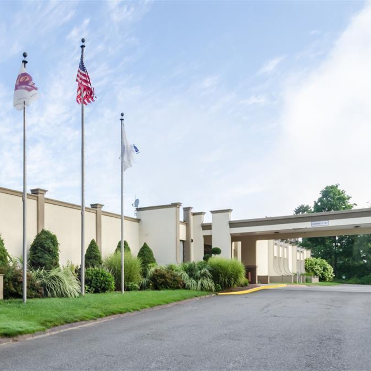 Clarion Hotel Aqua Lagoon Waterpark 3 Hrs Star Hotel In West Springfield Massachusetts