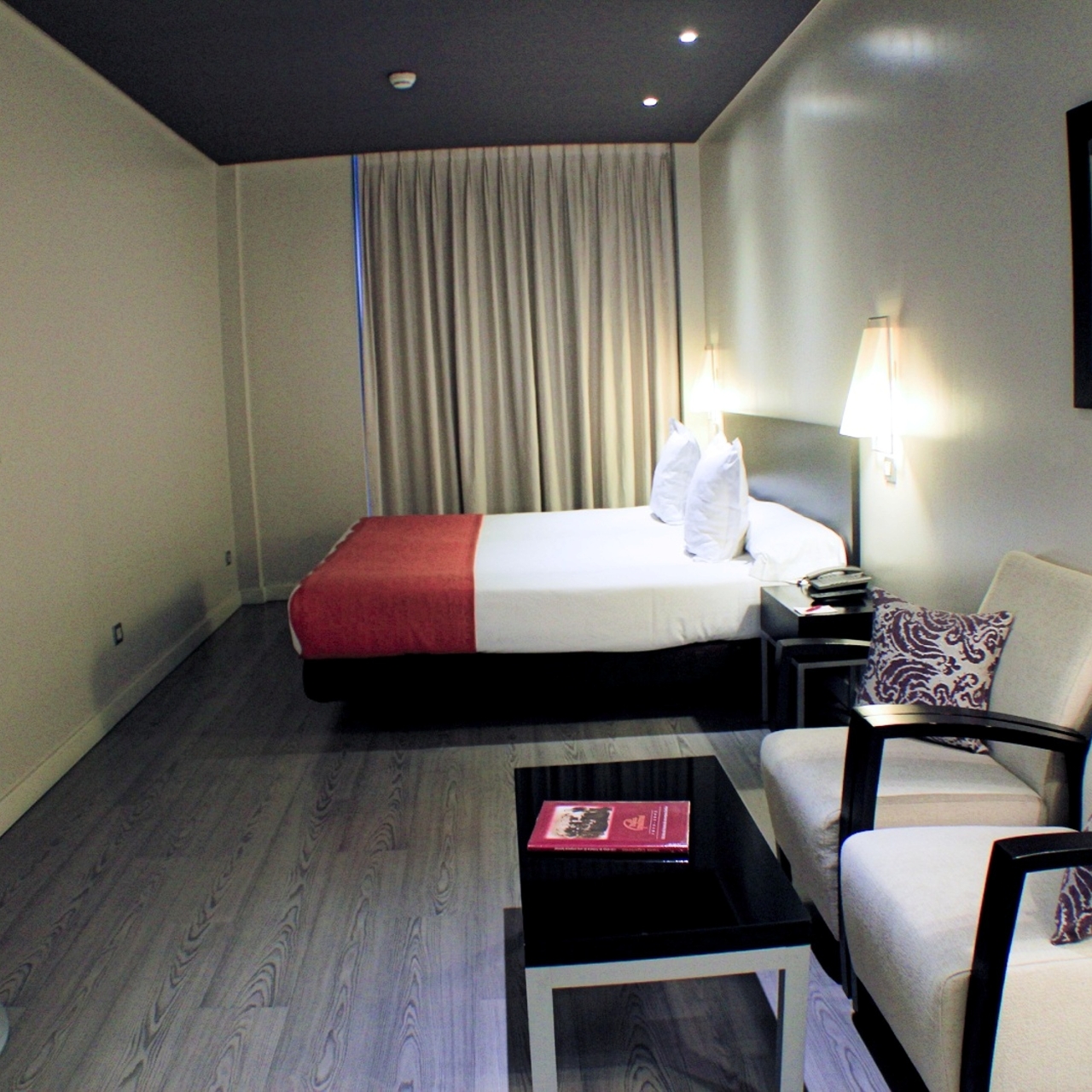 Hotel Suites Viena at HRS with free services
