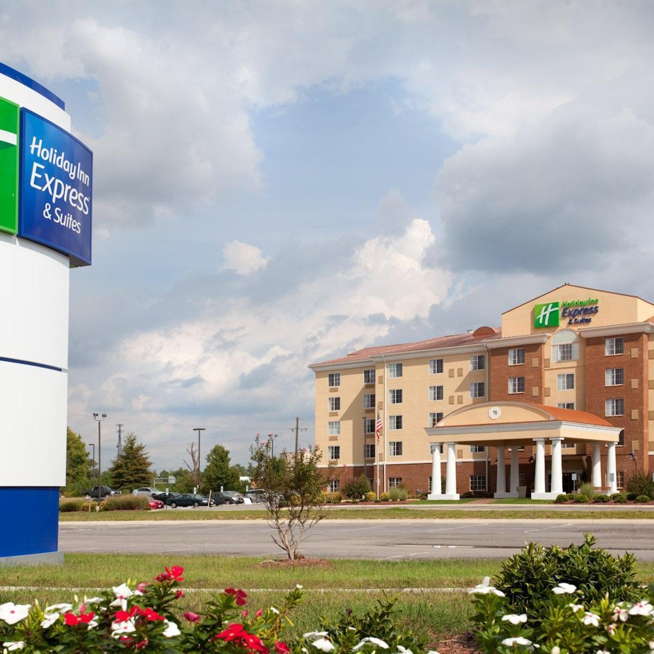 Holiday Inn Express & Suites PETERSBURG-FORT LEE in Petersburg bei HRS  günstig buchen