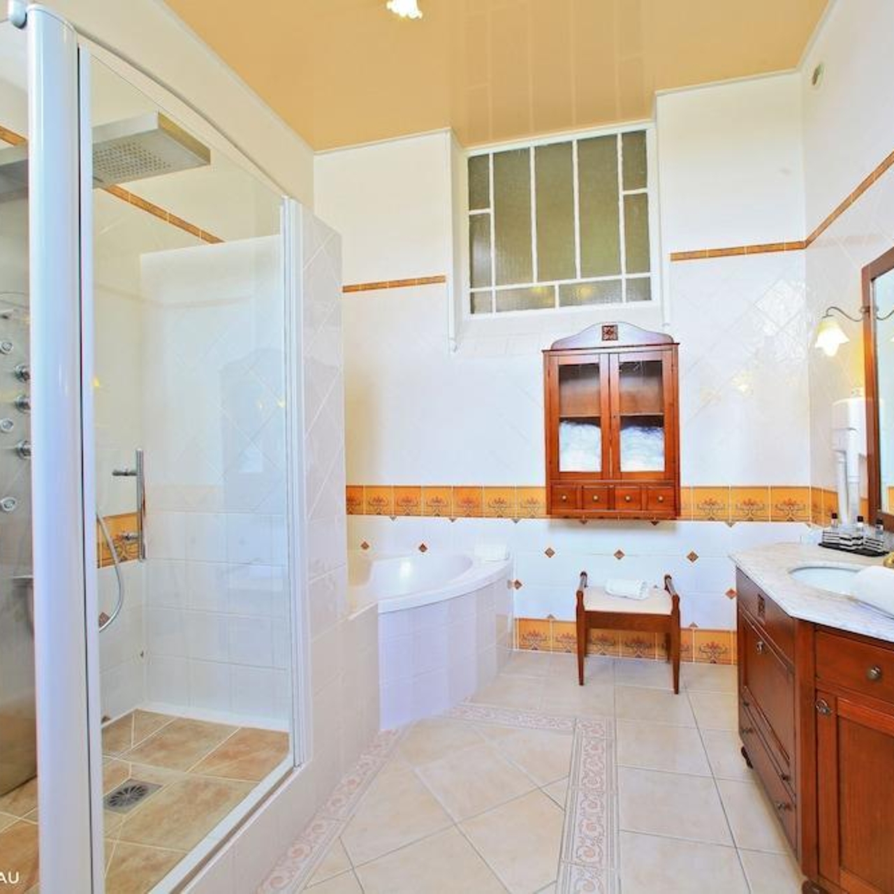 domaine du chateau de monrecour hotel et restaurant france at hrs with free services