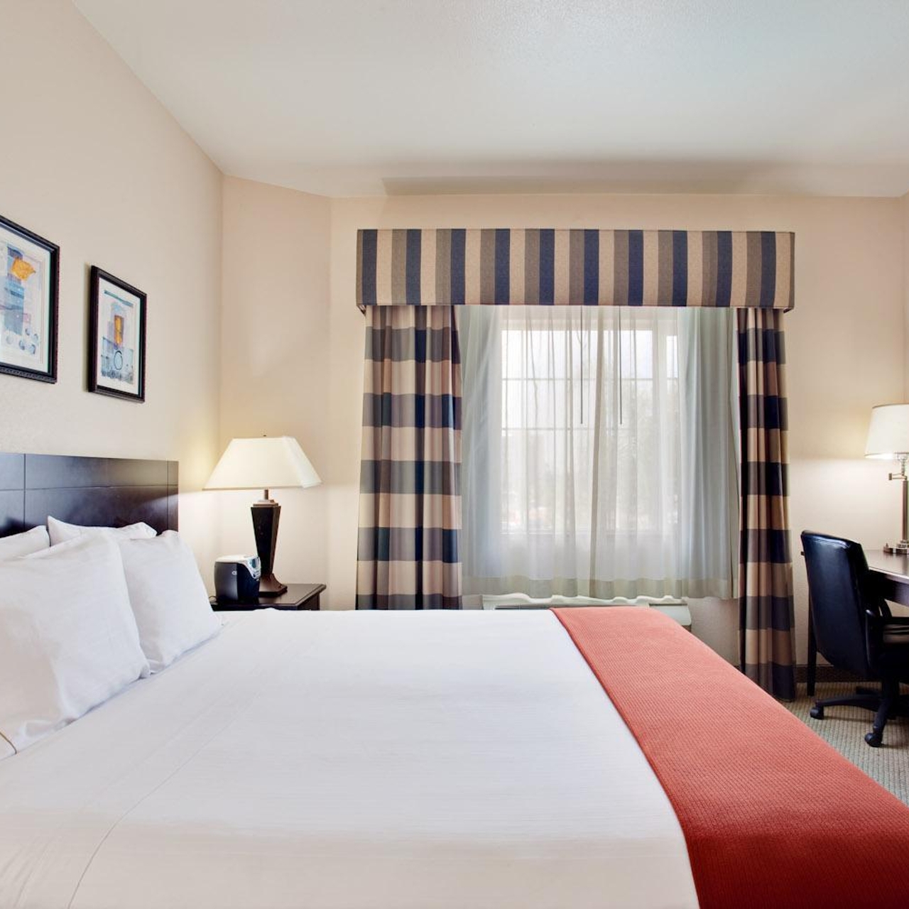 Holiday Inn Express Suites Garden Grove Anaheim South 3 Hrs