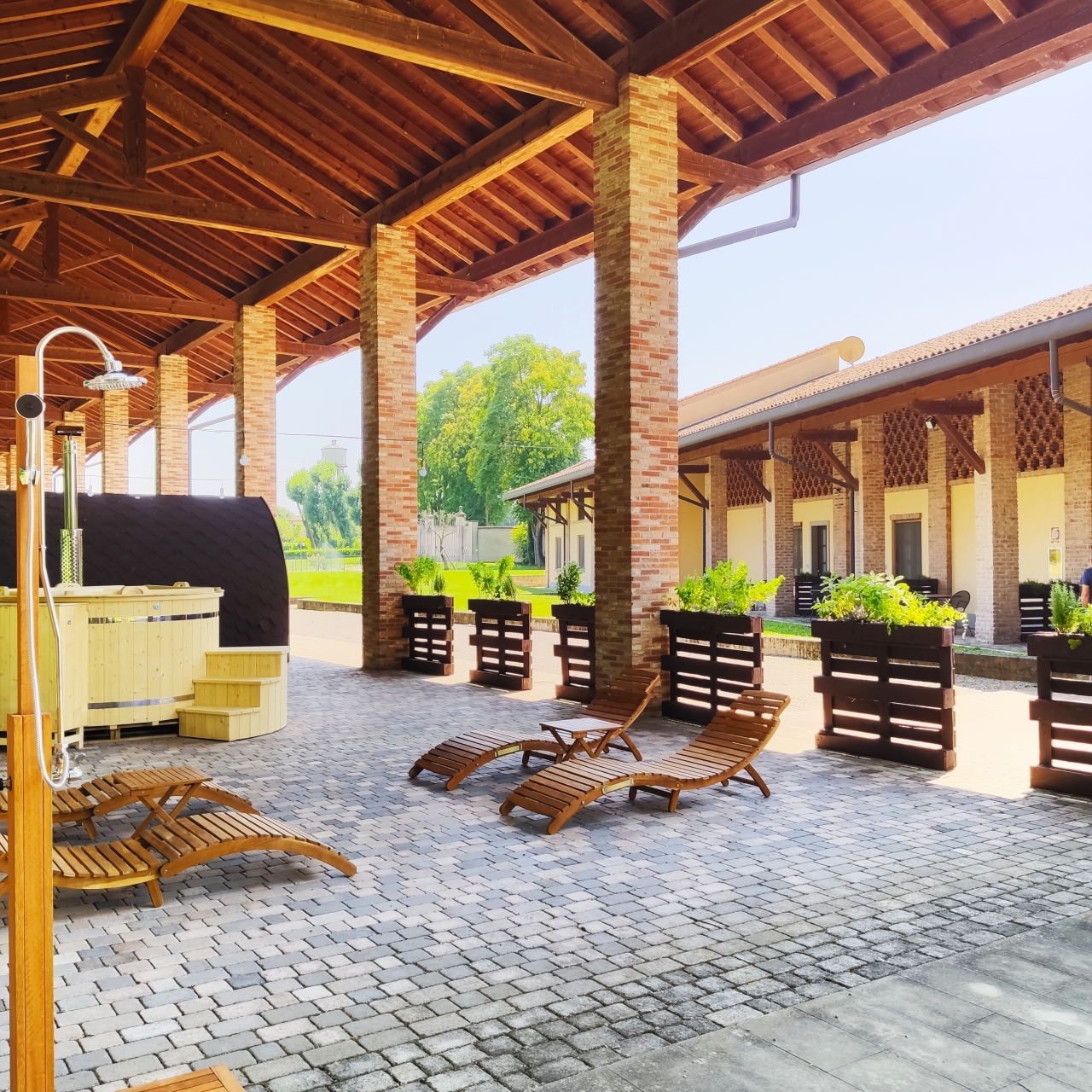 Country Hotel Castelbarco 4 Hrs Star Hotel In Vaprio D Adda Lombardy Sealife family resort hotel 5 stars is located in konyaalti sahil seridi in konyaalti beach district of sealife family resort hotel services and features. country hotel castelbarco 4 hrs star