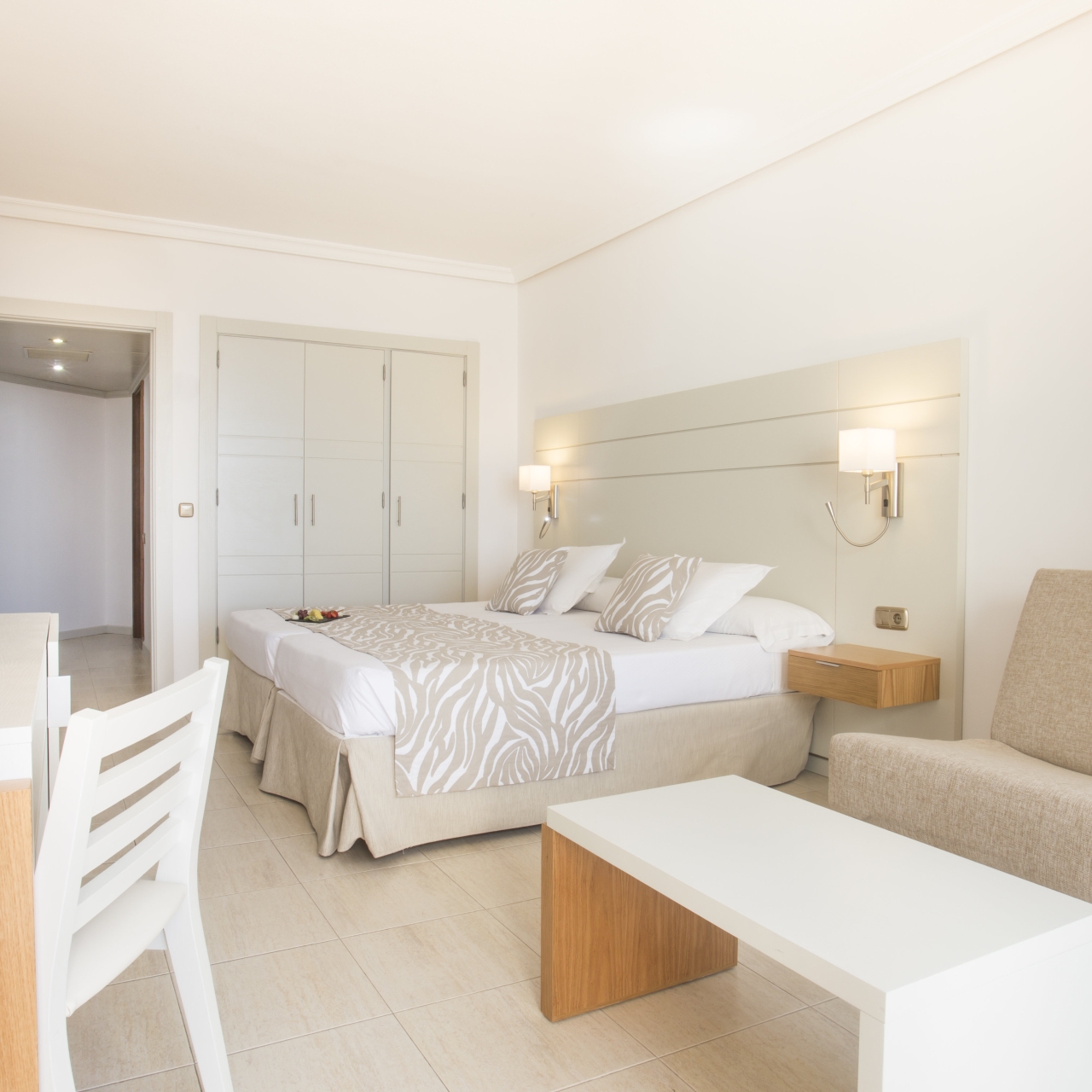 Hotel Be Live Experience Playa La Arena en Puerto de Santiago, Santiago del  Teide en HRS con servicios gratuitos