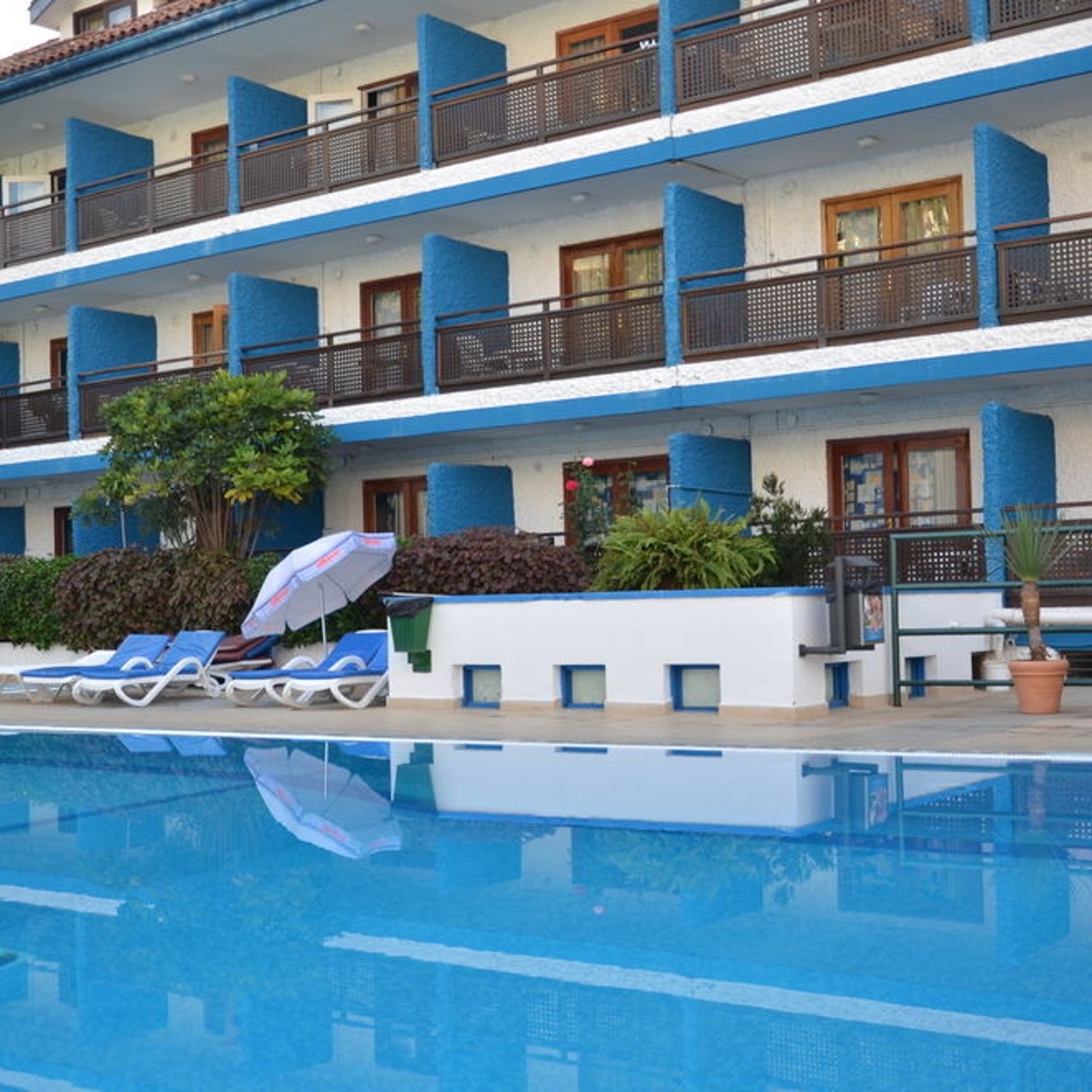 Hotel Apartamentos Pez Azul en Puerto de la Cruz en HRS con servicios  gratuitos