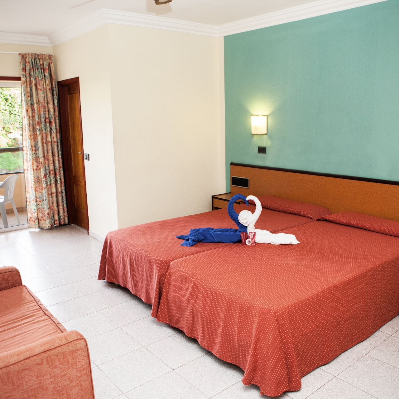 Hotel Perla Tenerife en Puerto de la Cruz en HRS con servicios gratuitos