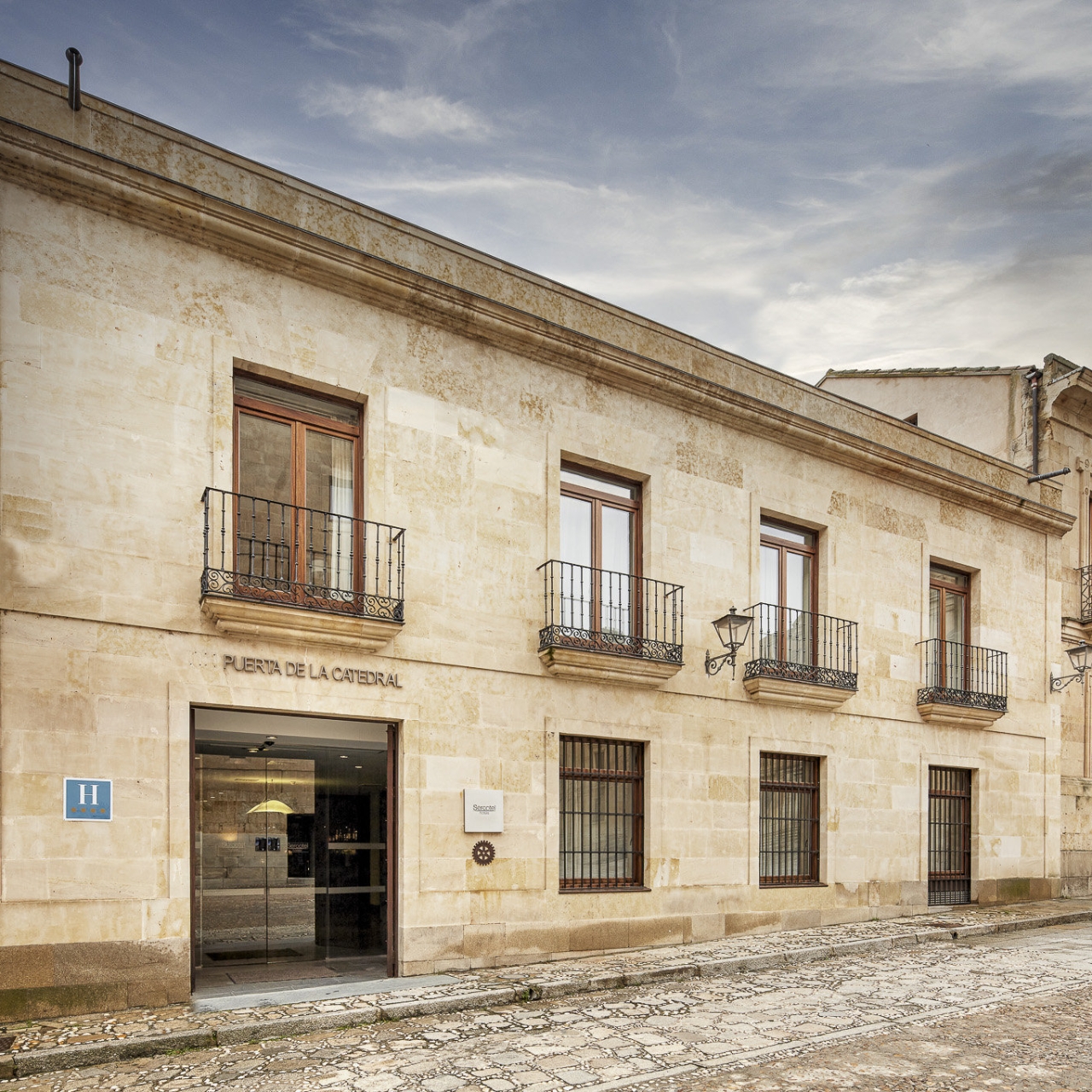 Hotel Sercotel Puerta de la Catedral en Salamanca en HRS con servicios  gratuitos