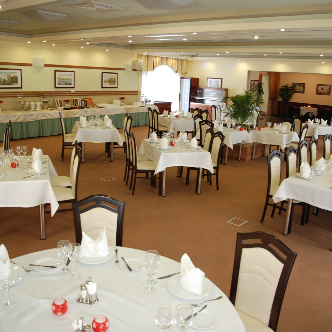 Hotel Kiss 4 Hrs Star Hotel In Tata Komarom Esztergom The giunchi family has been welcoming his guests in cervia for over 35 years and it is happy to welcome you and your family to the hotel kiss. hotel kiss 4 hrs star hotel in