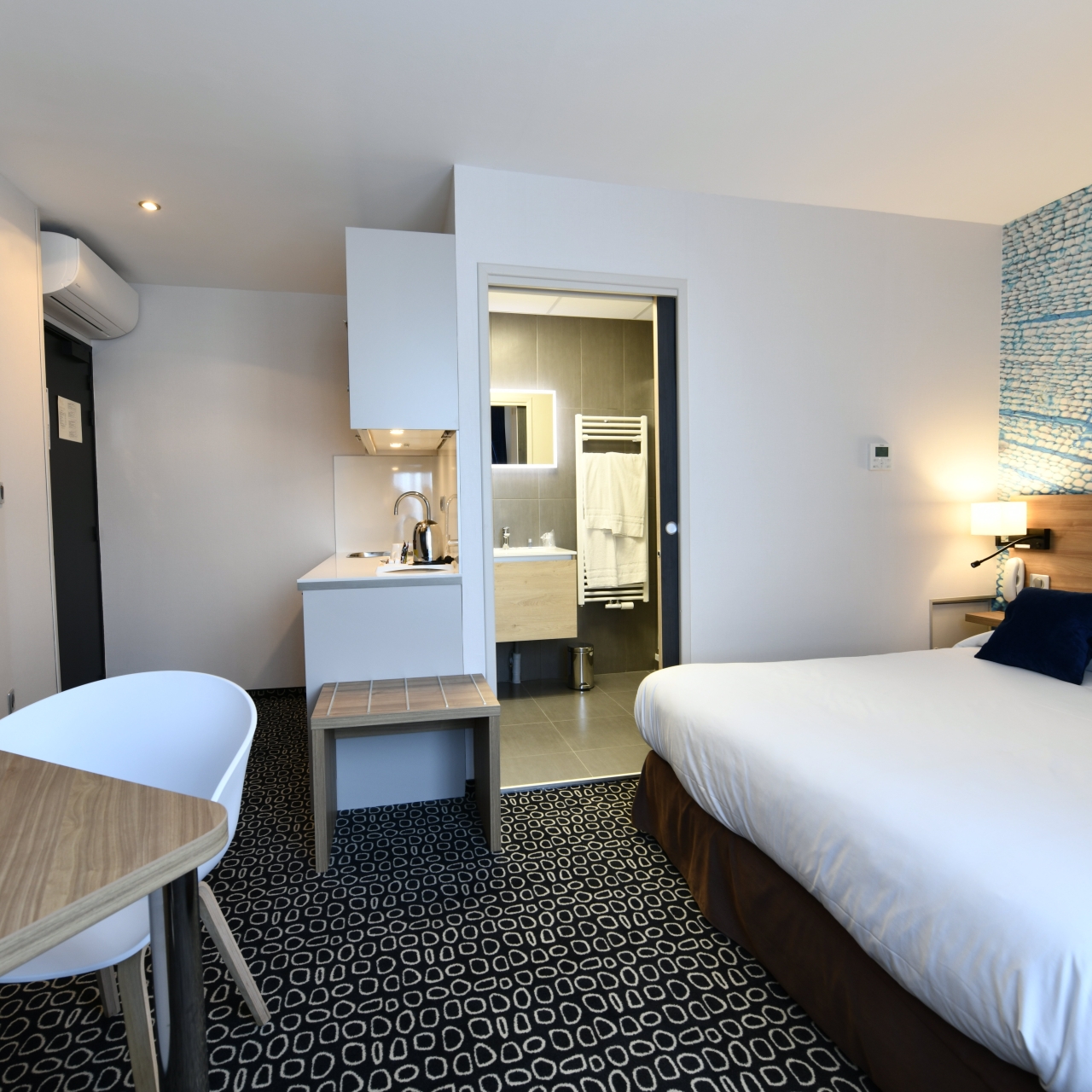 In Situ Hotel Le Chat Botte France At Hrs With Free Services In Situ Hotel Le Chat Botte France At Hrs With Free Services