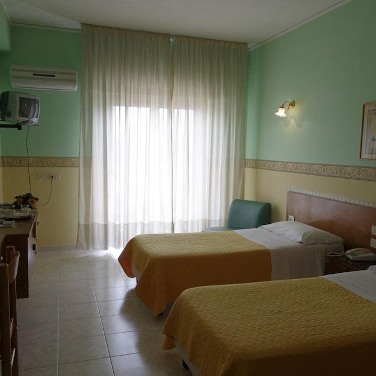 Tennis Hotel Pozzuoli book favourably with HRS