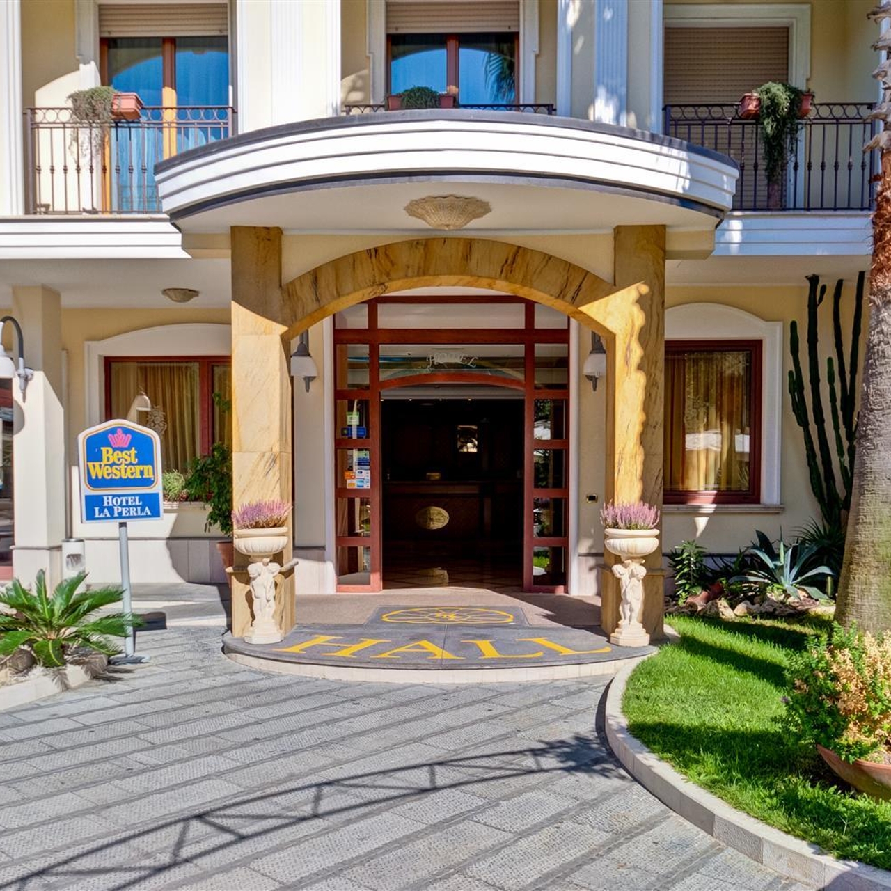 Hotel La Perla - Castel Volturno presso HRS con servizi gratuiti