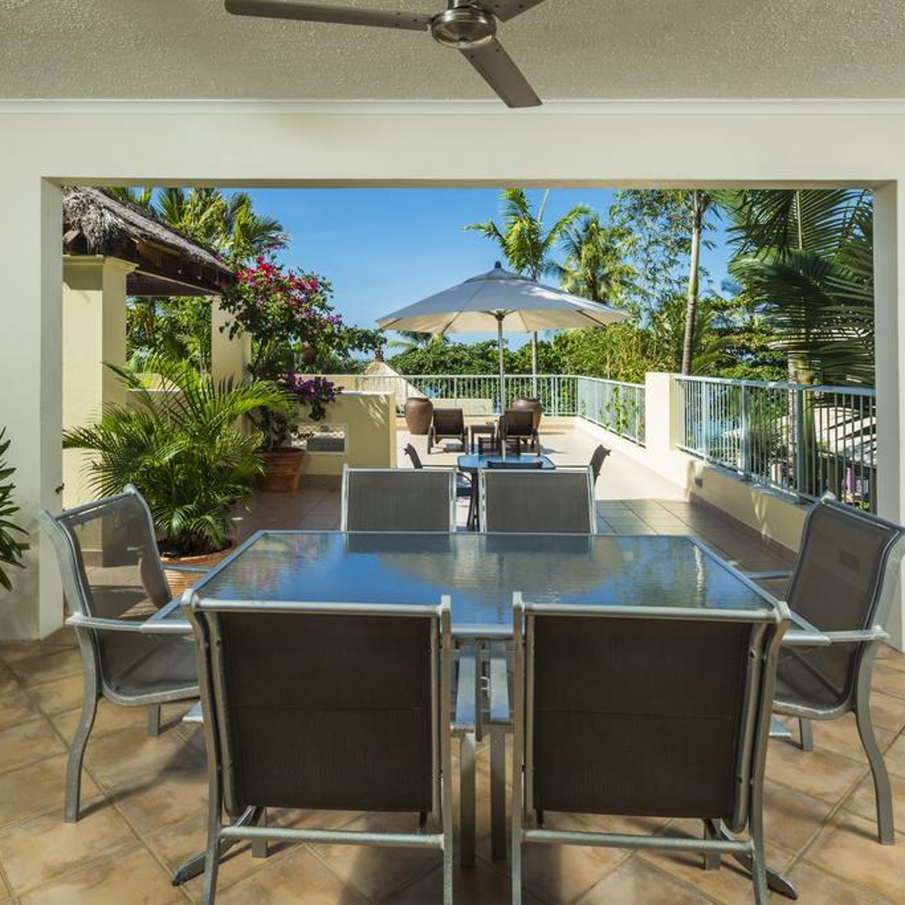 Hotel Sea Change Beachfront Apartments 5 Hrs Star Hotel In Trinity Beach State Of Queensland