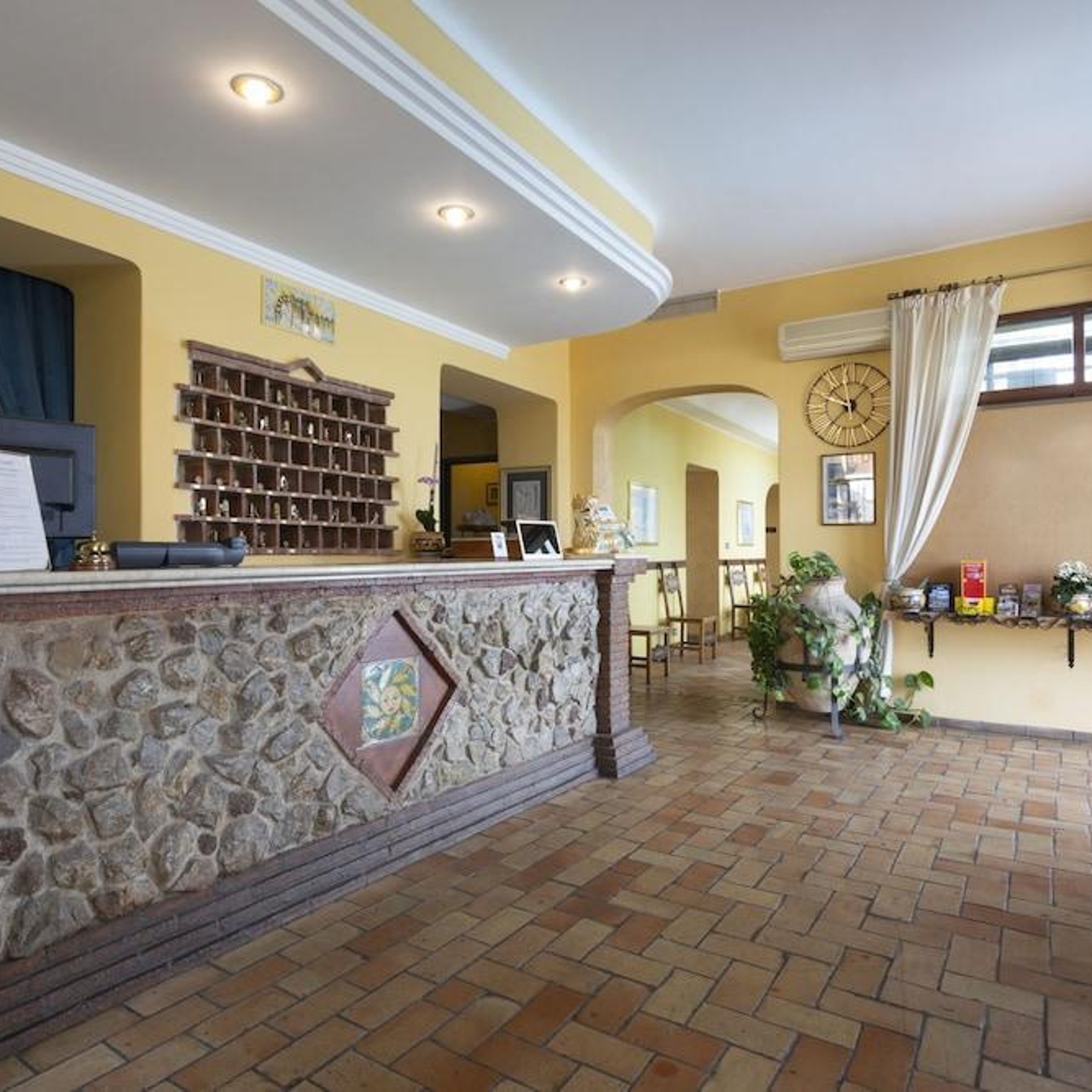 Hotel Sole Castello - 3 HRS star hotel in Taormina (Sicily)