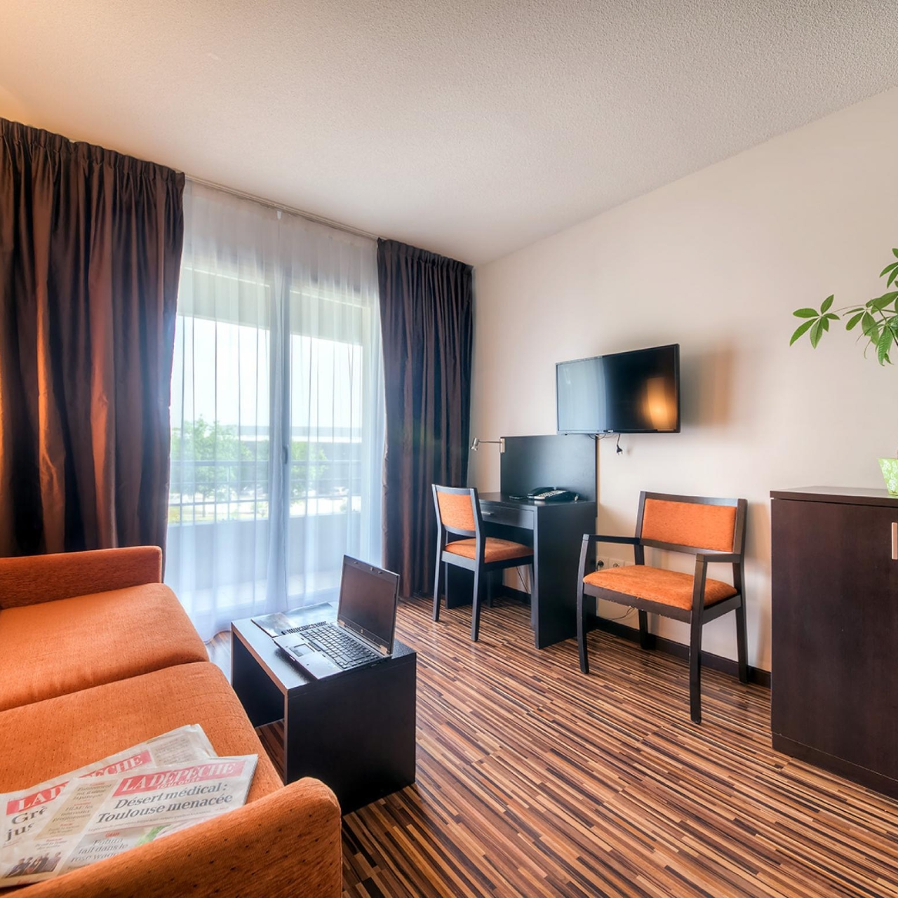 Zenitude Hotel Residence Le Parc De L Escale Toulouse Chez Hrs Avec Services Gratuits