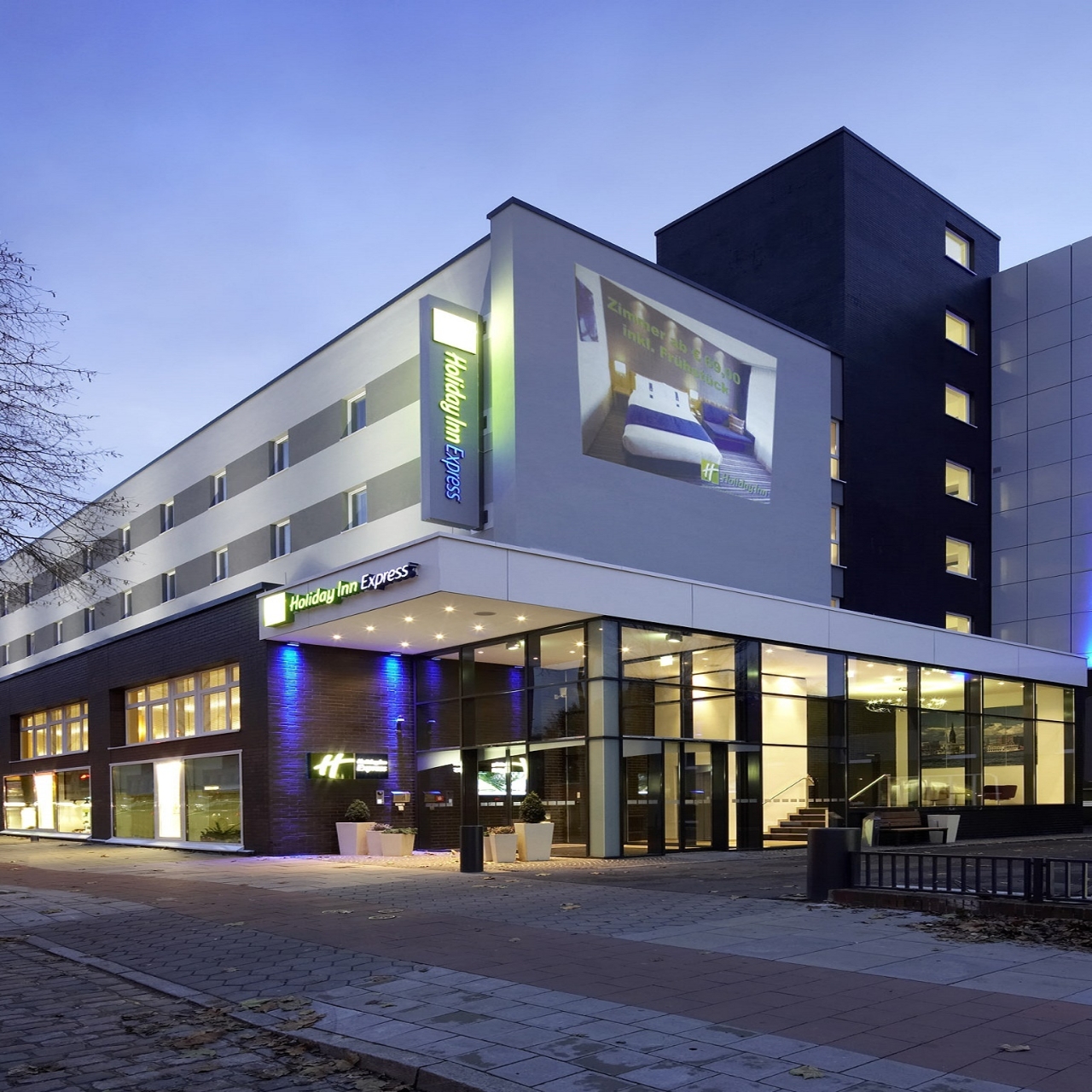 Holiday Inn Express Hamburg City Centre 3 Hrs Star Hotel In