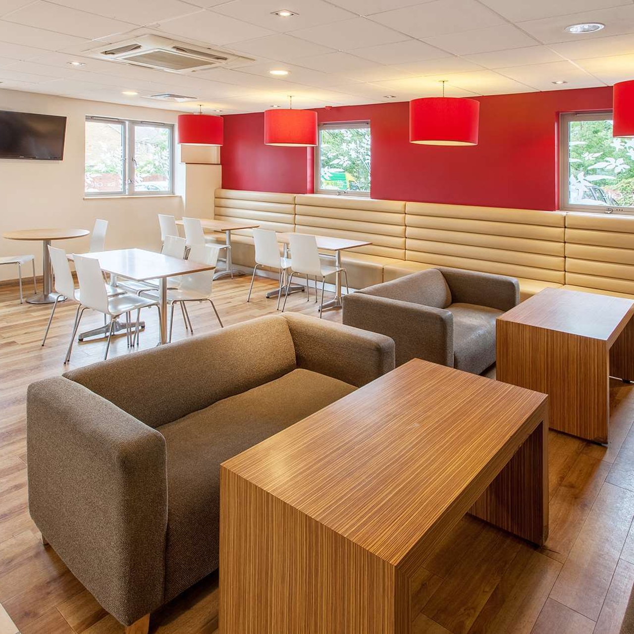 hotel travelodge bracknell central bracknell forest at hrs with free services