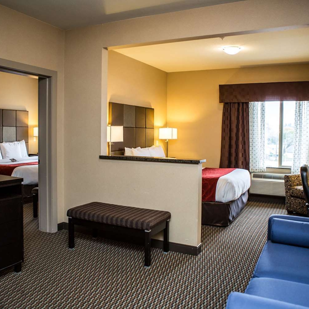 Hotel Comfort Suites Kelowna In Kelowna British Columbia Hrs