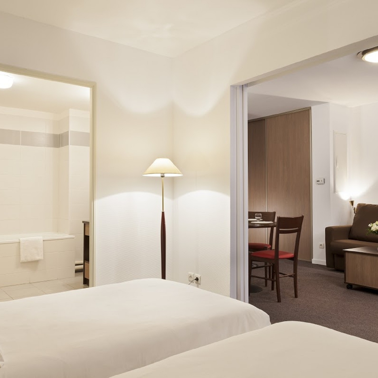 Hotel Comfort Suites Port Marly Paris Ouest - 3 HRS star hotel in Le Port- Marly (Île-de-France)