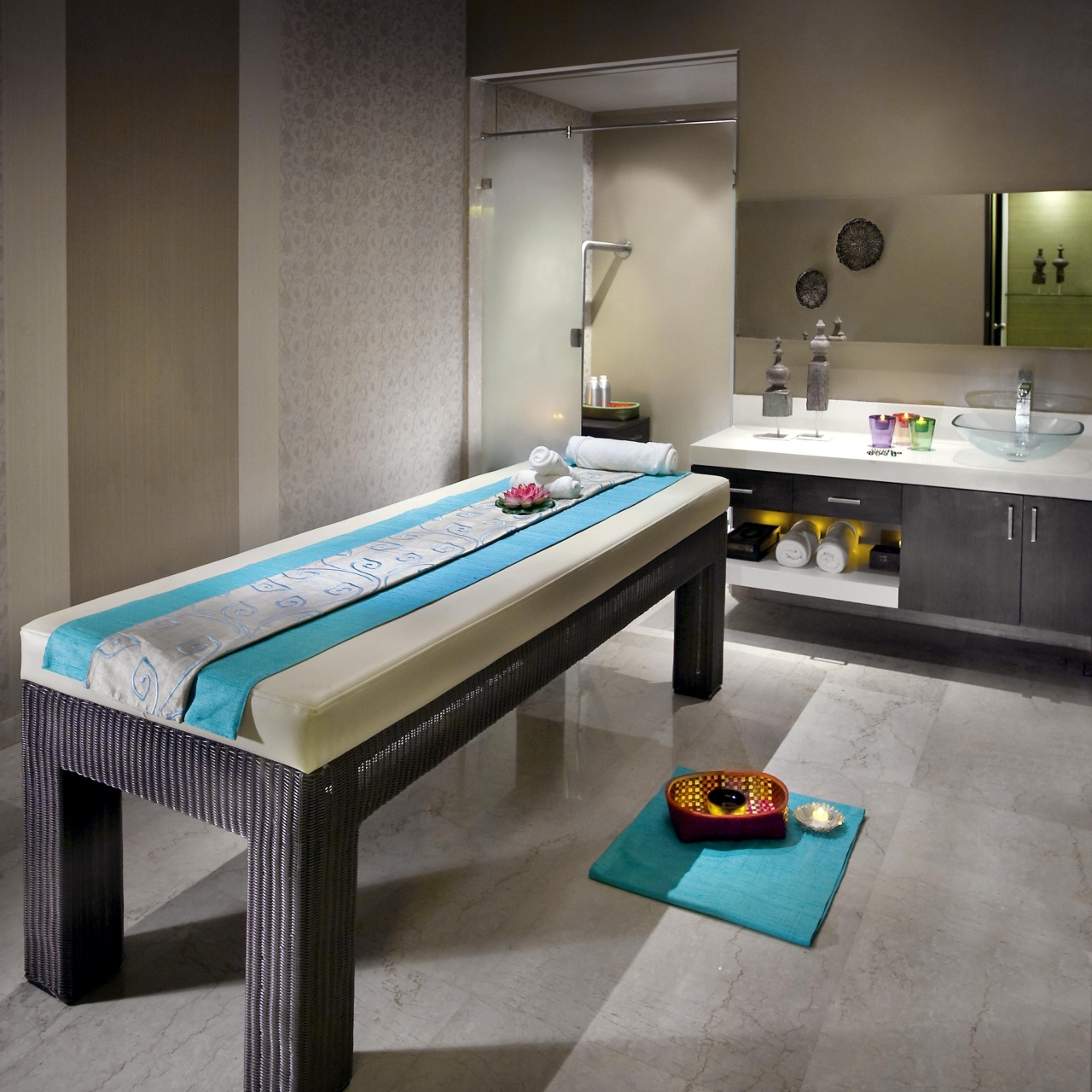 Hotel The Raintree Anna Salai 5 Hrs Star Hotel In Chennai State Of Tamil Nadu