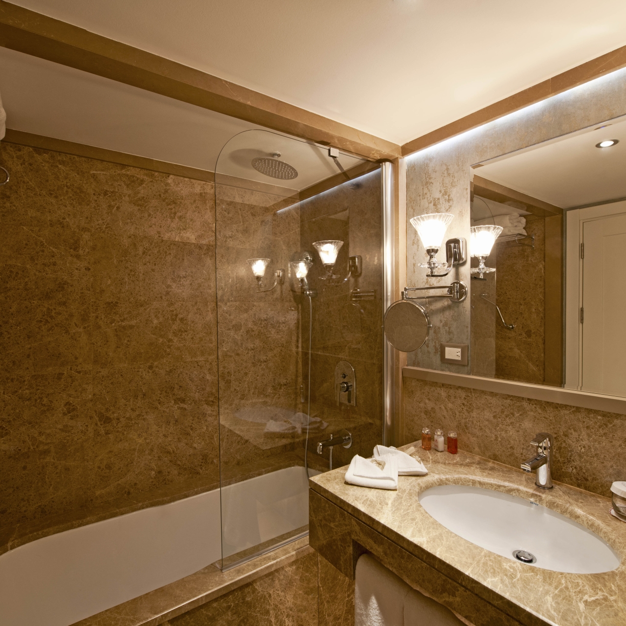 Ramada Istanbul Asia Luxury Hotel 5 Hrs Star Hotel In Istanbul Istanbul