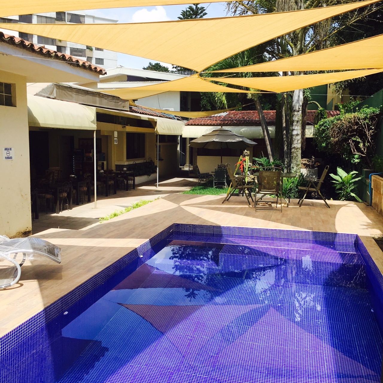 Hotel Las Magnolias en San Salvador en HRS con servicios gratuitos