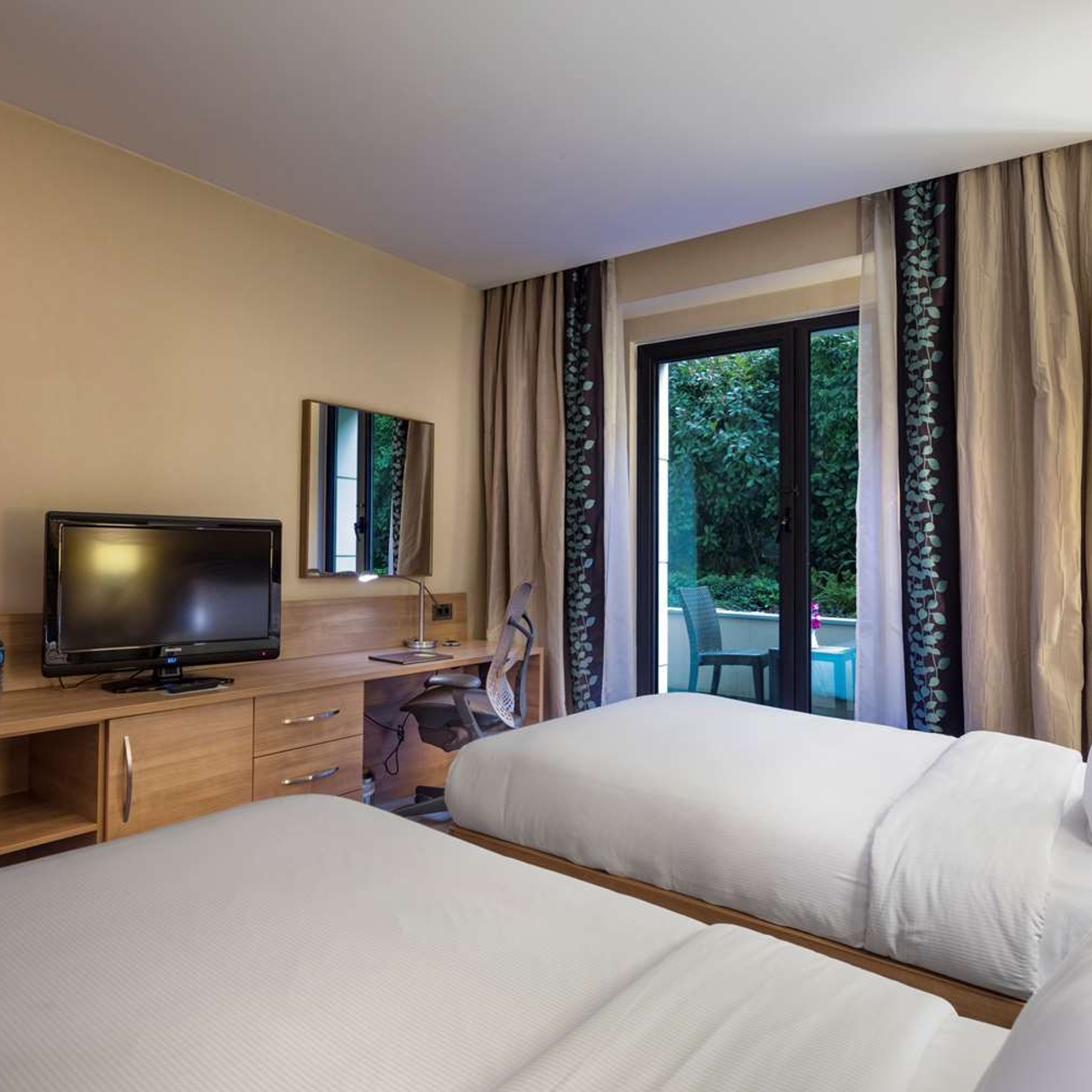 Hilton Garden Inn Istanbul Golden Horn Turkey 4 Hrs Star Hotel In Istanbul Istanbul
