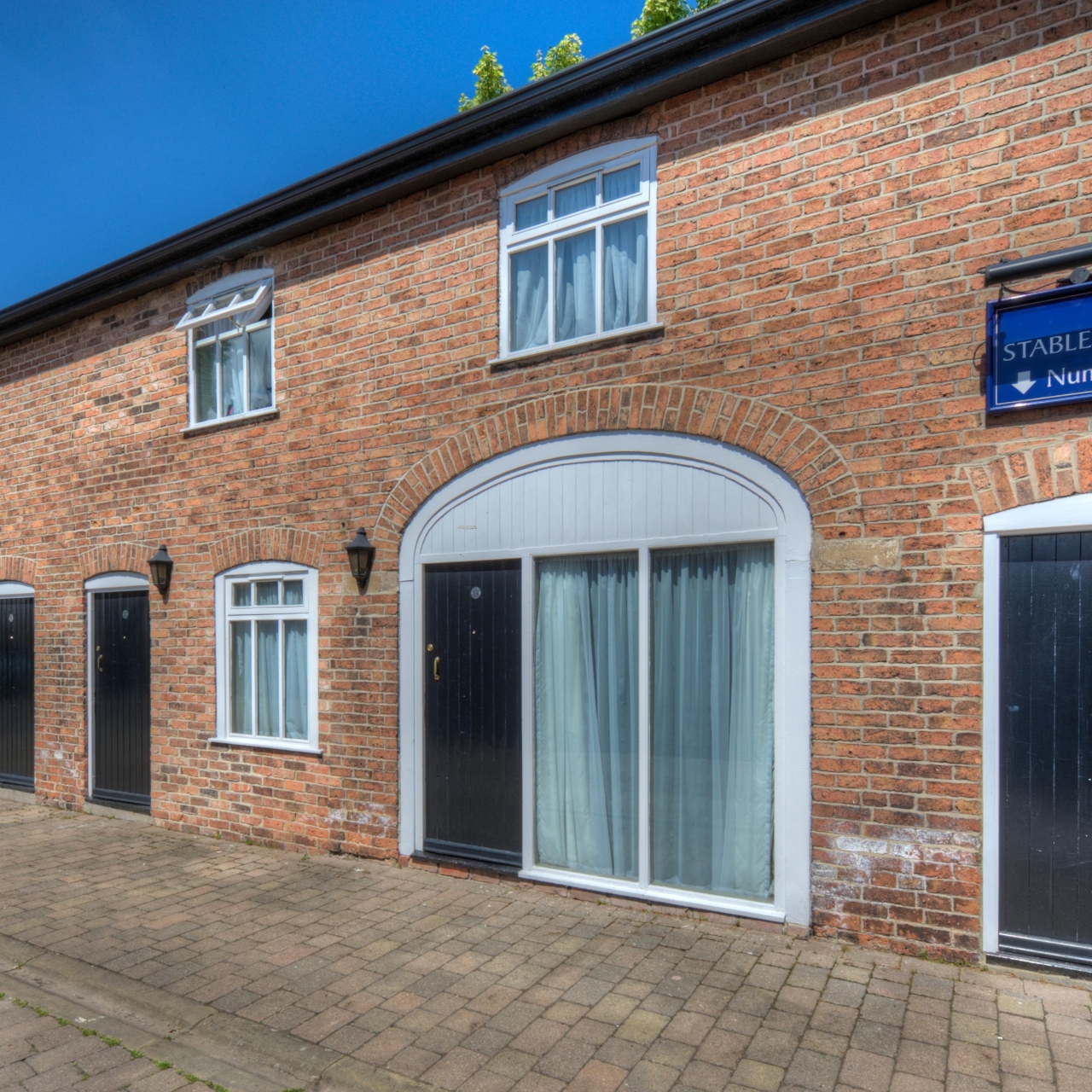 elms hotel bassetlaw at hrs with free services