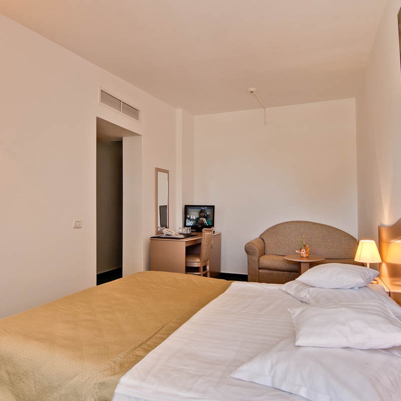 Hotel Bran Brad Bega 4 Hrs Star Hotel In Eforie Nord Constanţa