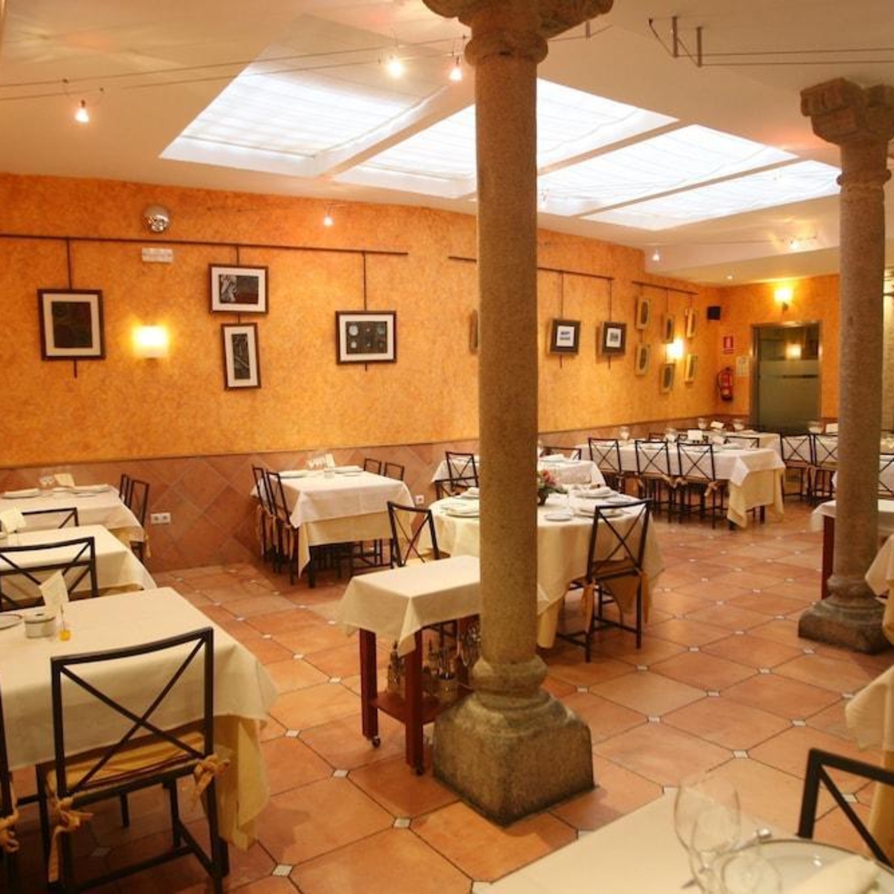 Hotel Hostal Restaurante Puerta del Alcázar in Ávila (Castille and Leon) -  HRS