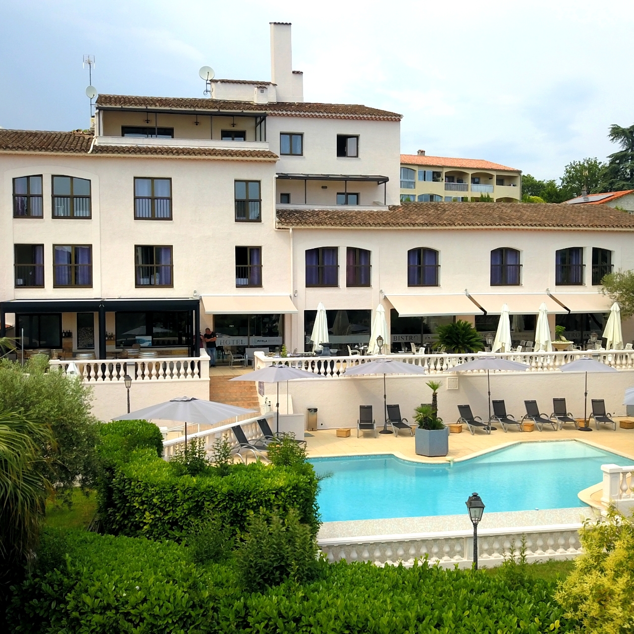 Hotel Perla Riviera Logis en Villeneuve-Loubet en HRS con servicios  gratuitos